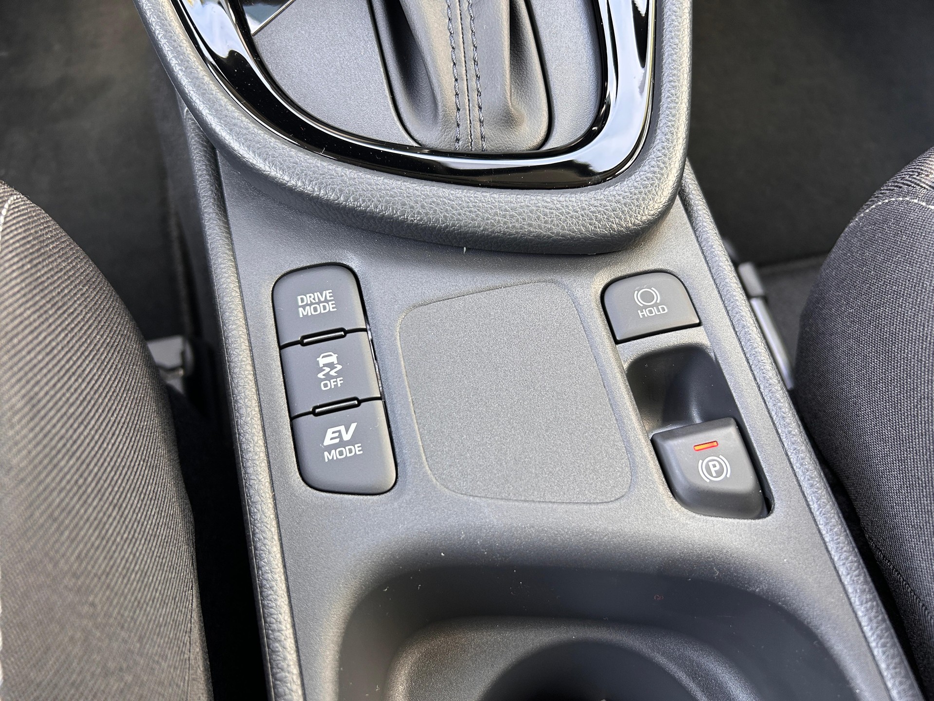 TOYOTA Yaris 1.5 VVT-i HSD Trend-image-10