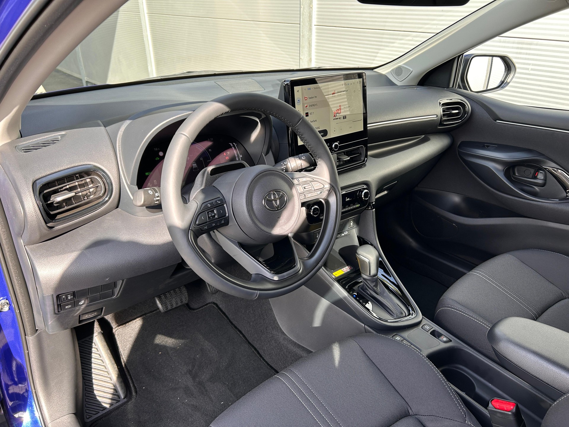 TOYOTA Yaris 1.5 VVT-i HSD Trend-image-6