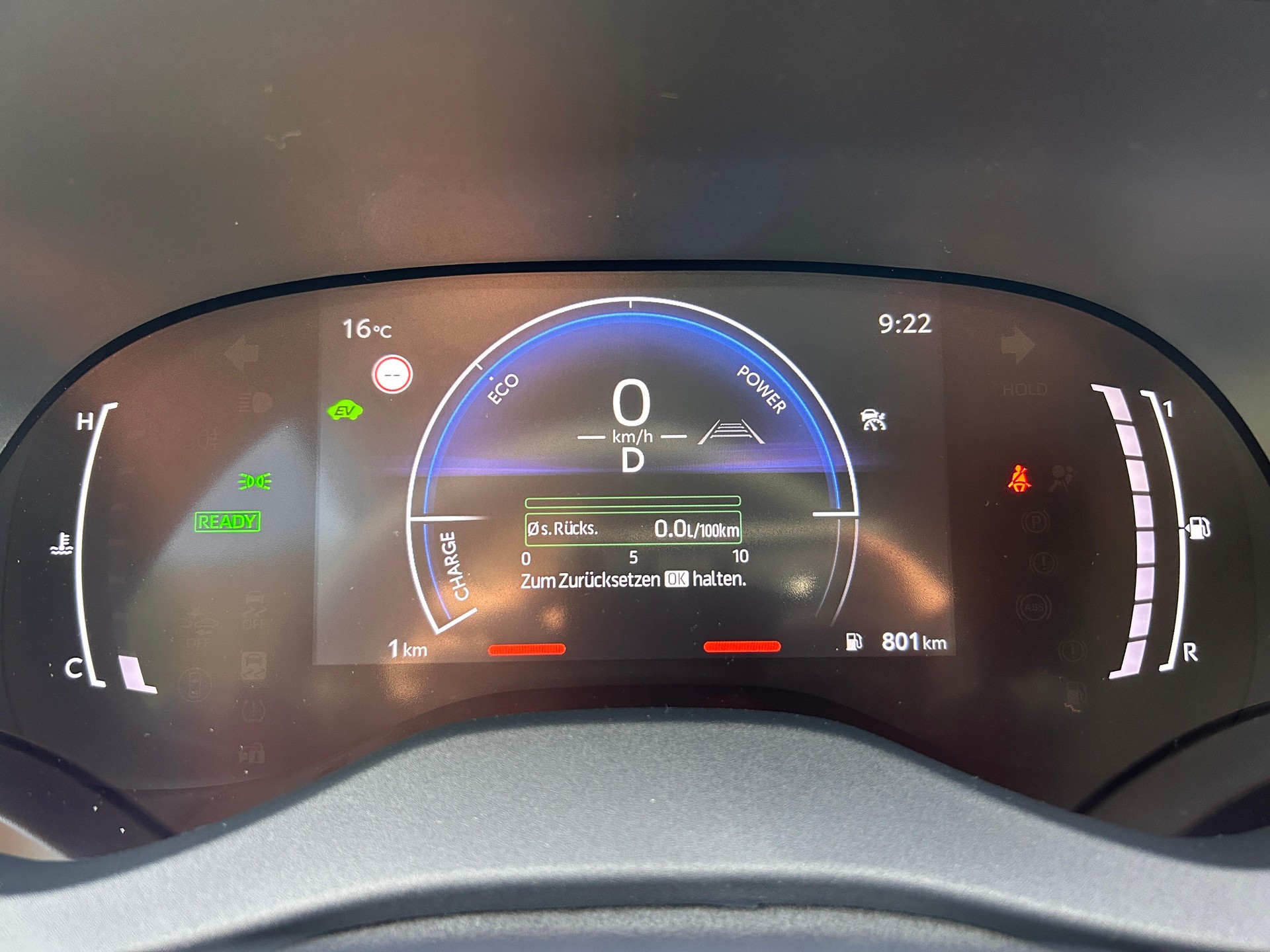 TOYOTA Yaris 1.5 VVT-i HSD Trend-image-14