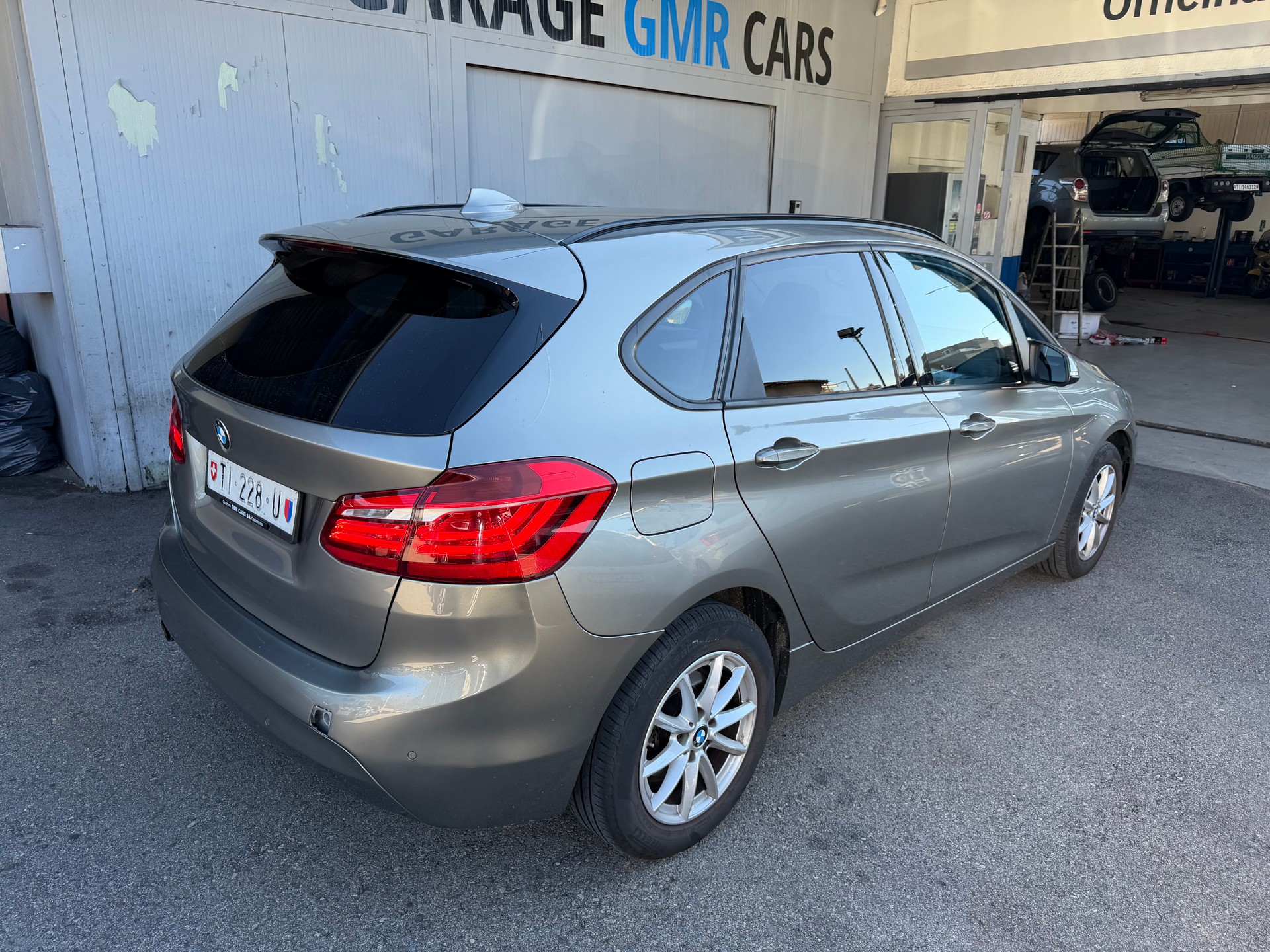 BMW 218d xDrive Active Tourer Steptronic-image-3