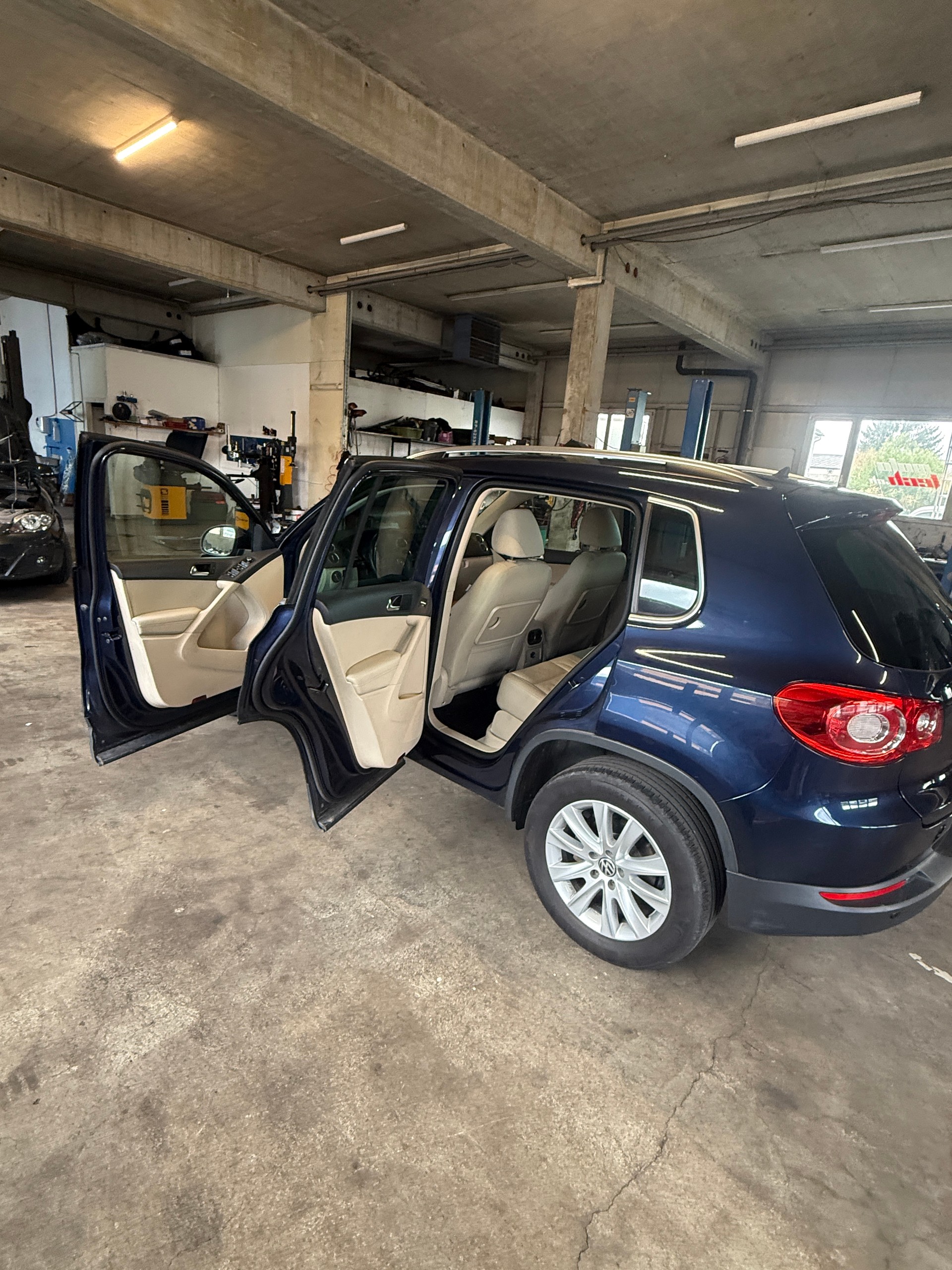 VW Tiguan 2.0 TSI Sport&Style DSG-image-14