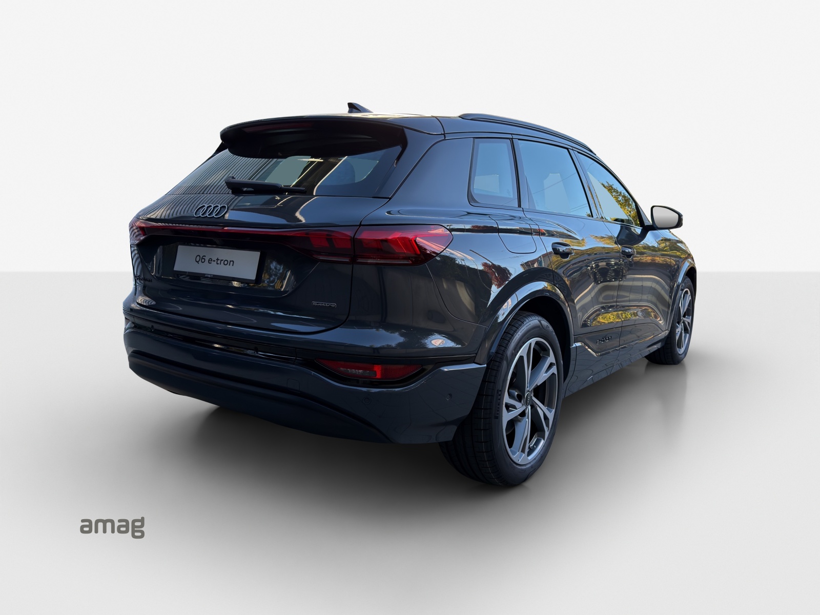 AUDI Q6 e-tron quattro-showroom-element-3