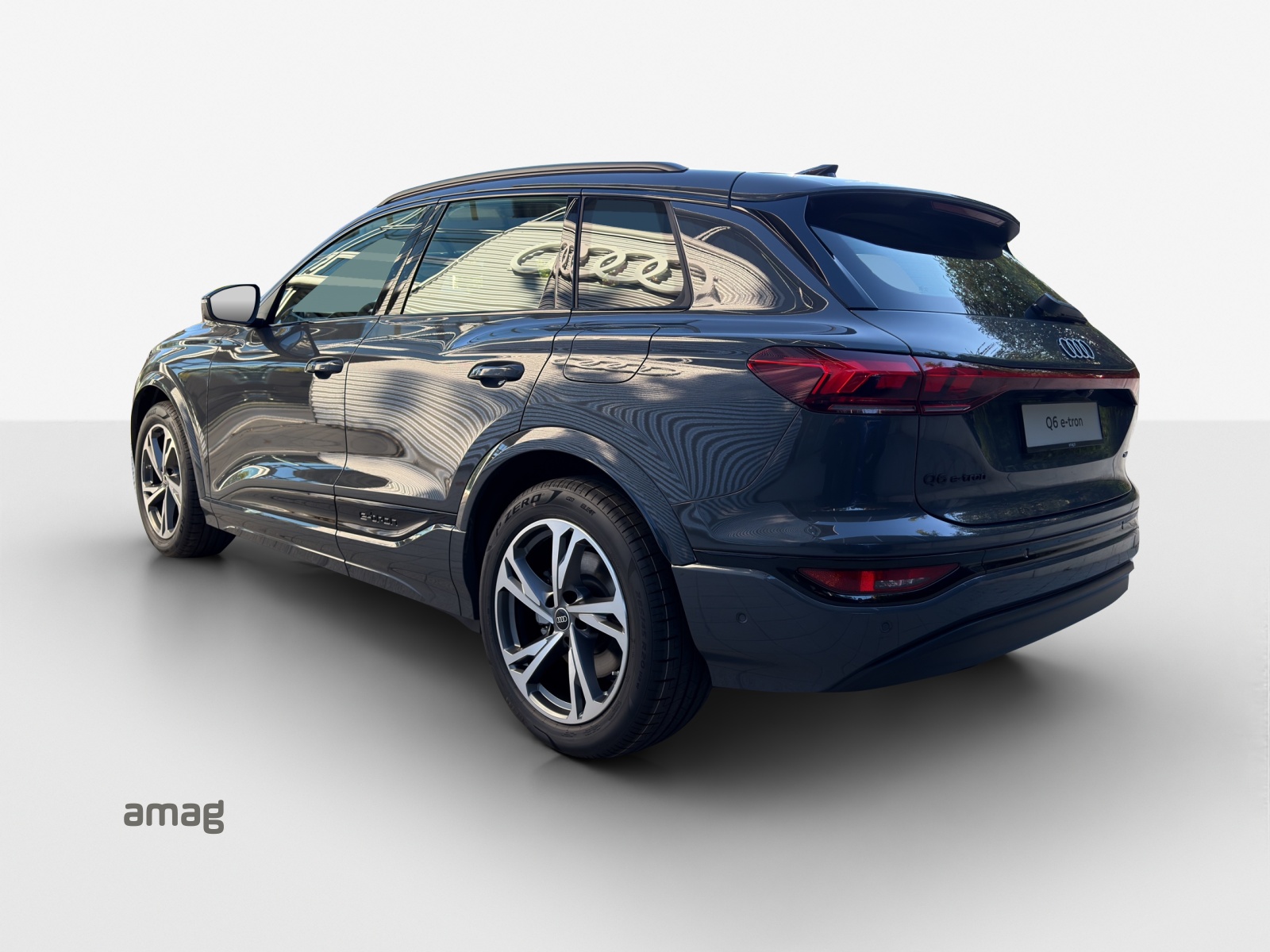 AUDI Q6 e-tron quattro-showroom-element-1