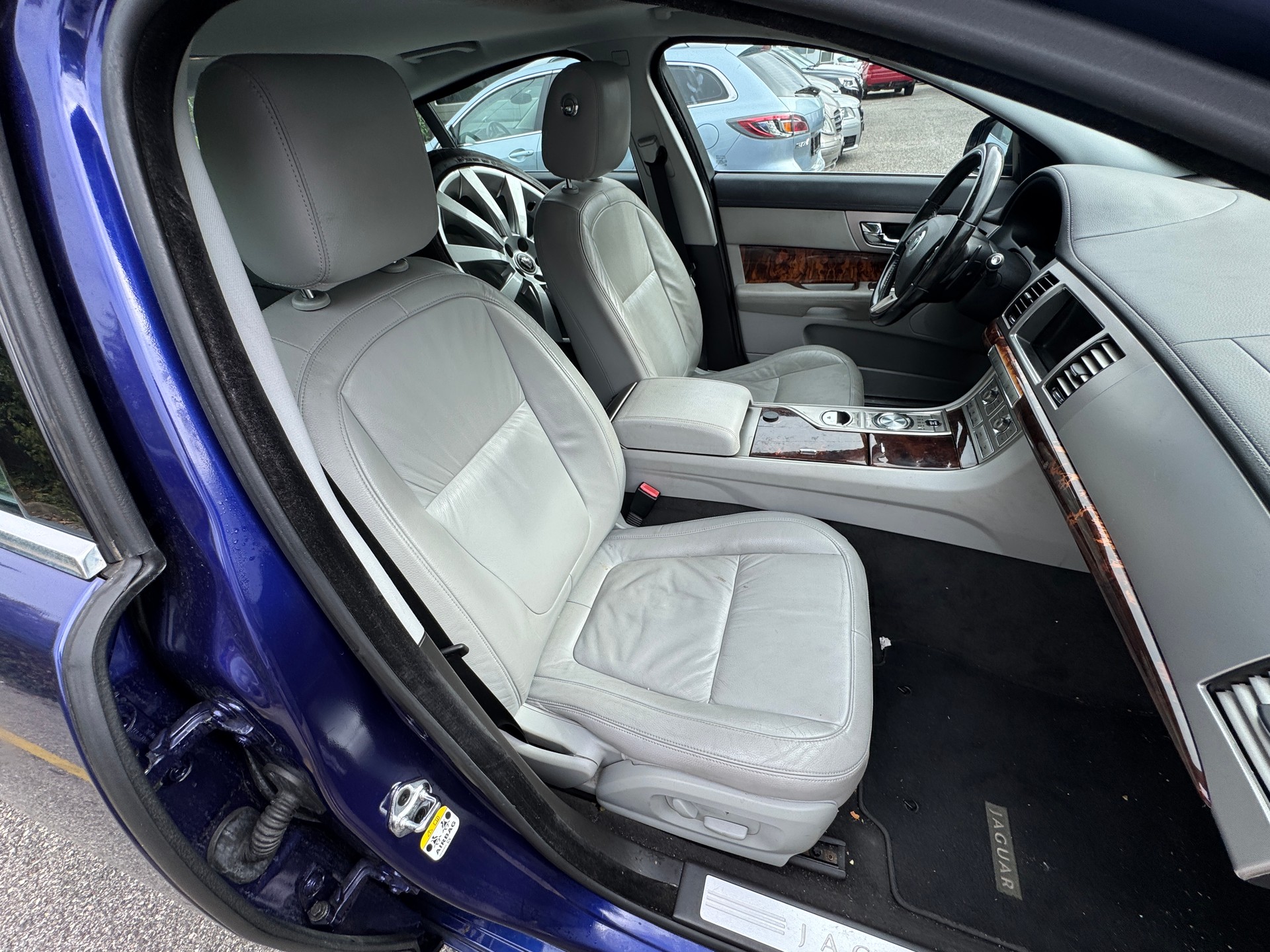 JAGUAR XF 3.0d S V6 Premium Luxury-image-7