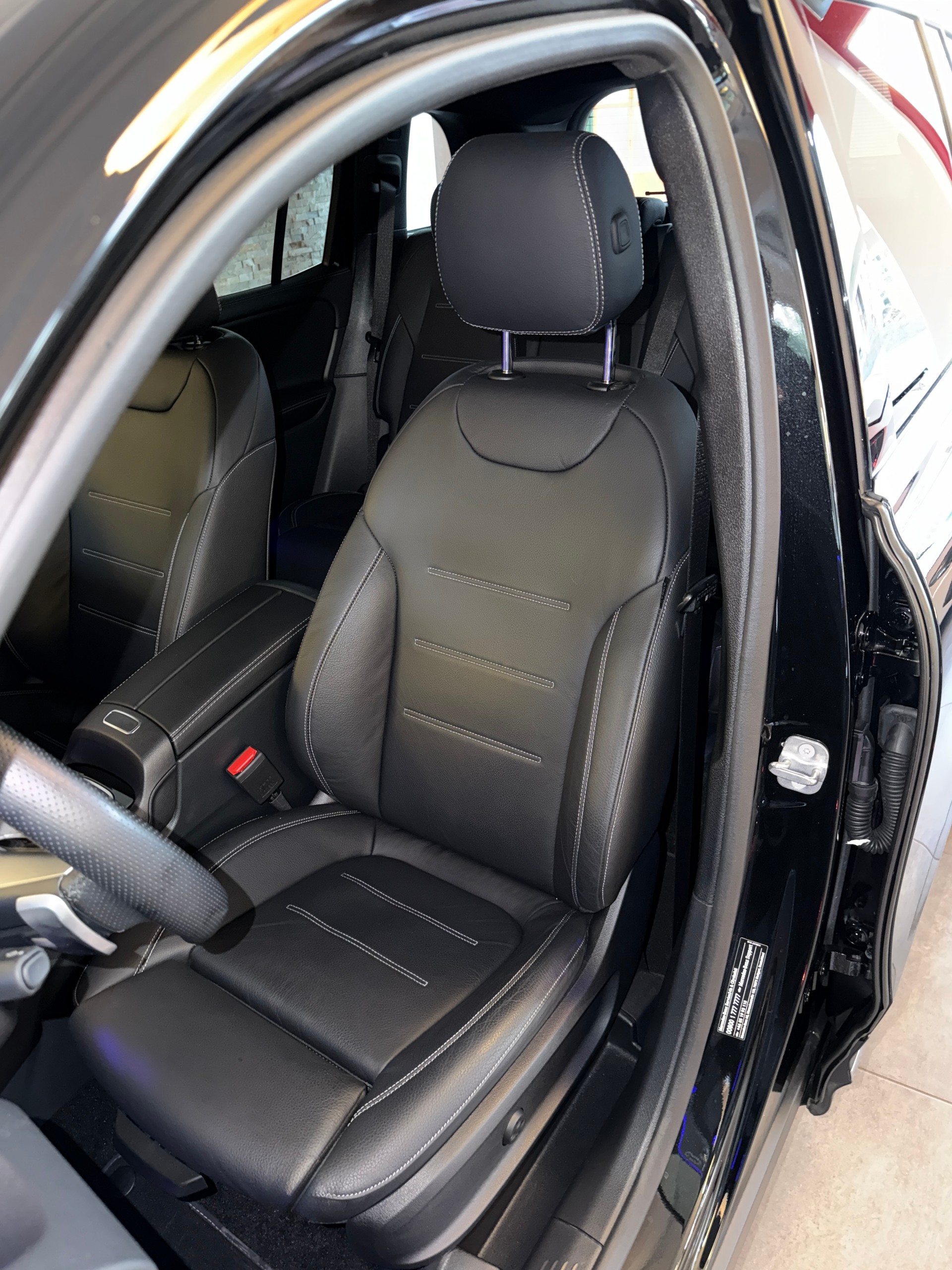 MERCEDES-BENZ GLB 200 7G-Tronic FACELIFT AMG LINE-image-11