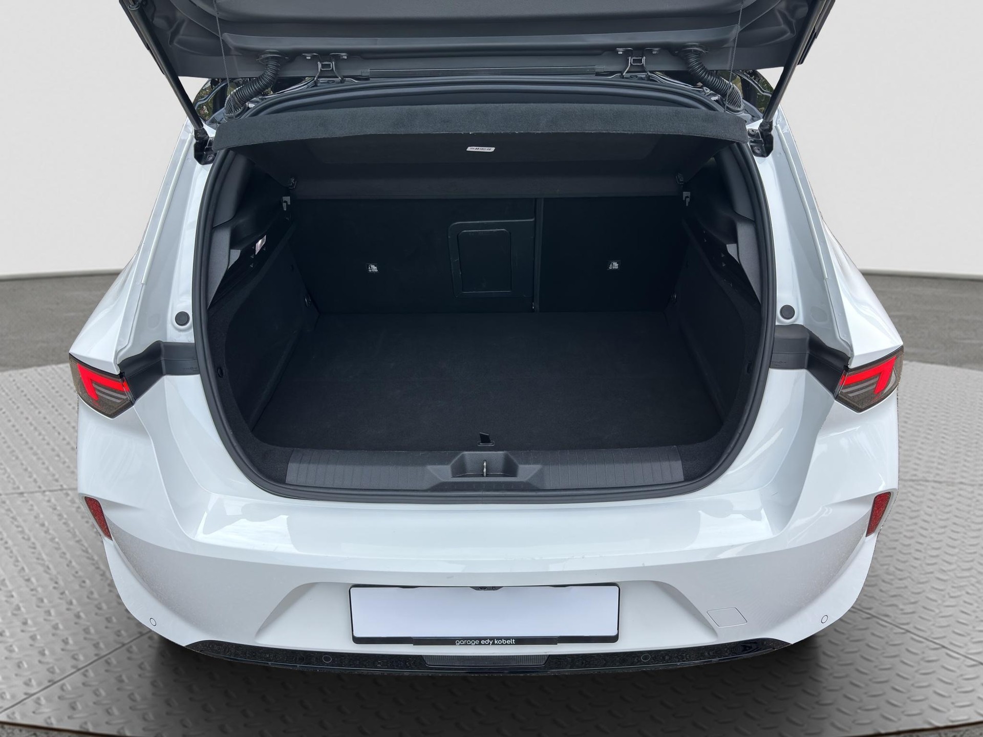OPEL Astra 1.6 T PHEV 180 Ultimate-image-17