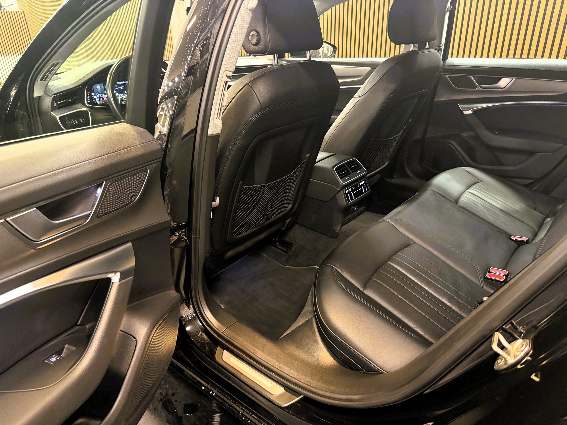 AUDI A6 Avant 50 TDI Design quattro tiptronic-image-18