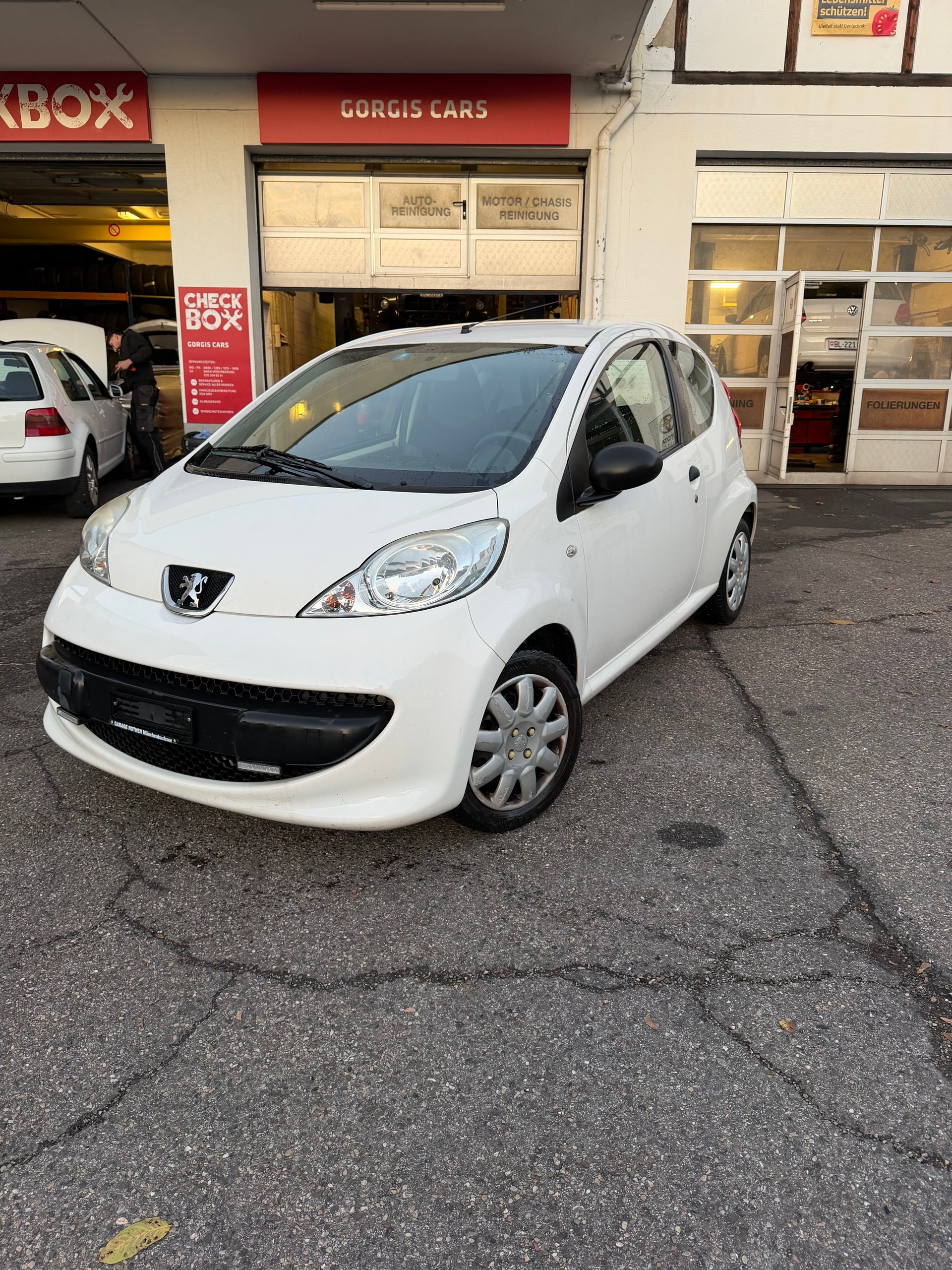 PEUGEOT 107 1.0 Trendy-image-0