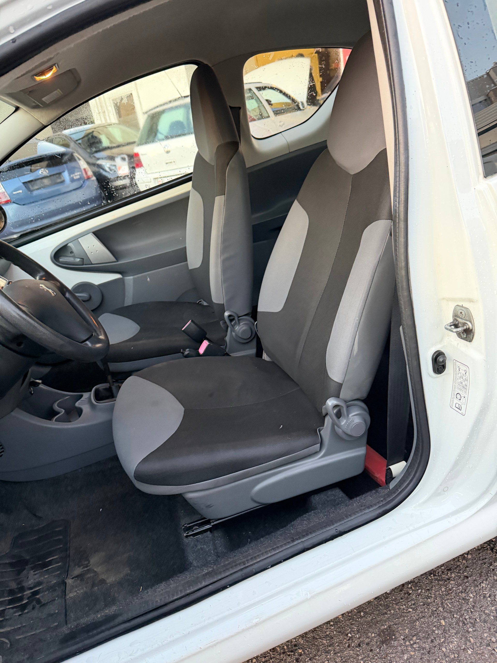 PEUGEOT 107 1.0 Trendy-image-7