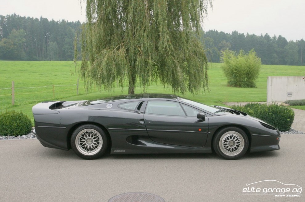 JAGUAR XJ 220-image-2