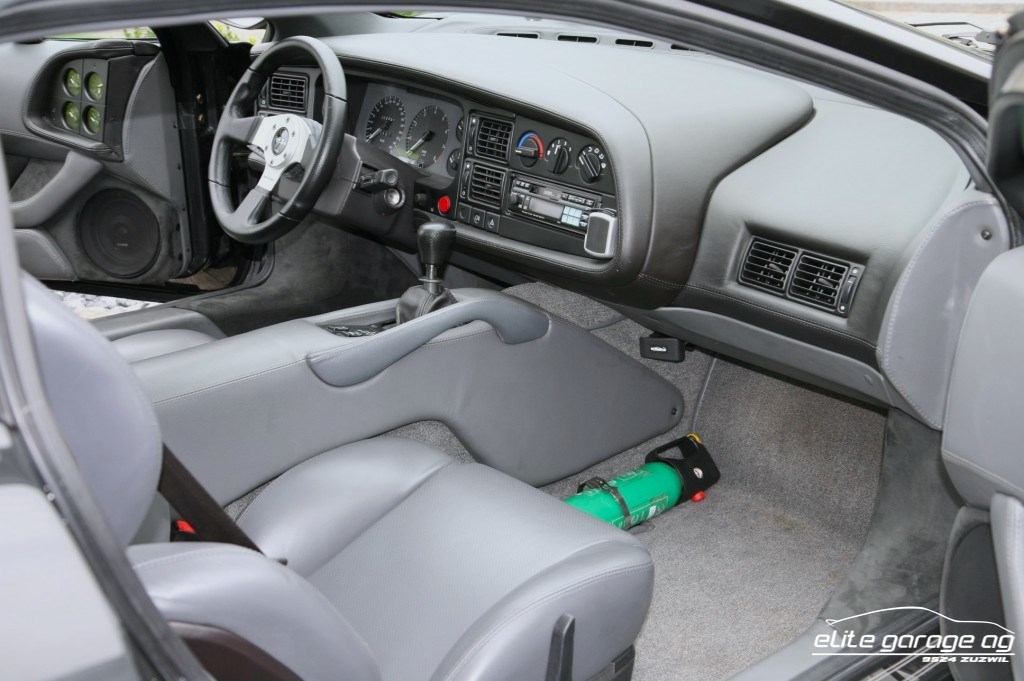 JAGUAR XJ 220-image-7