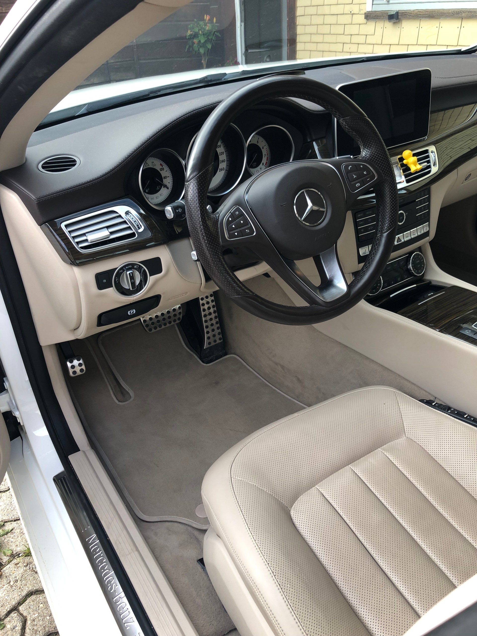 MERCEDES-BENZ CLS 500 4Matic 7G-Tronic-image-4