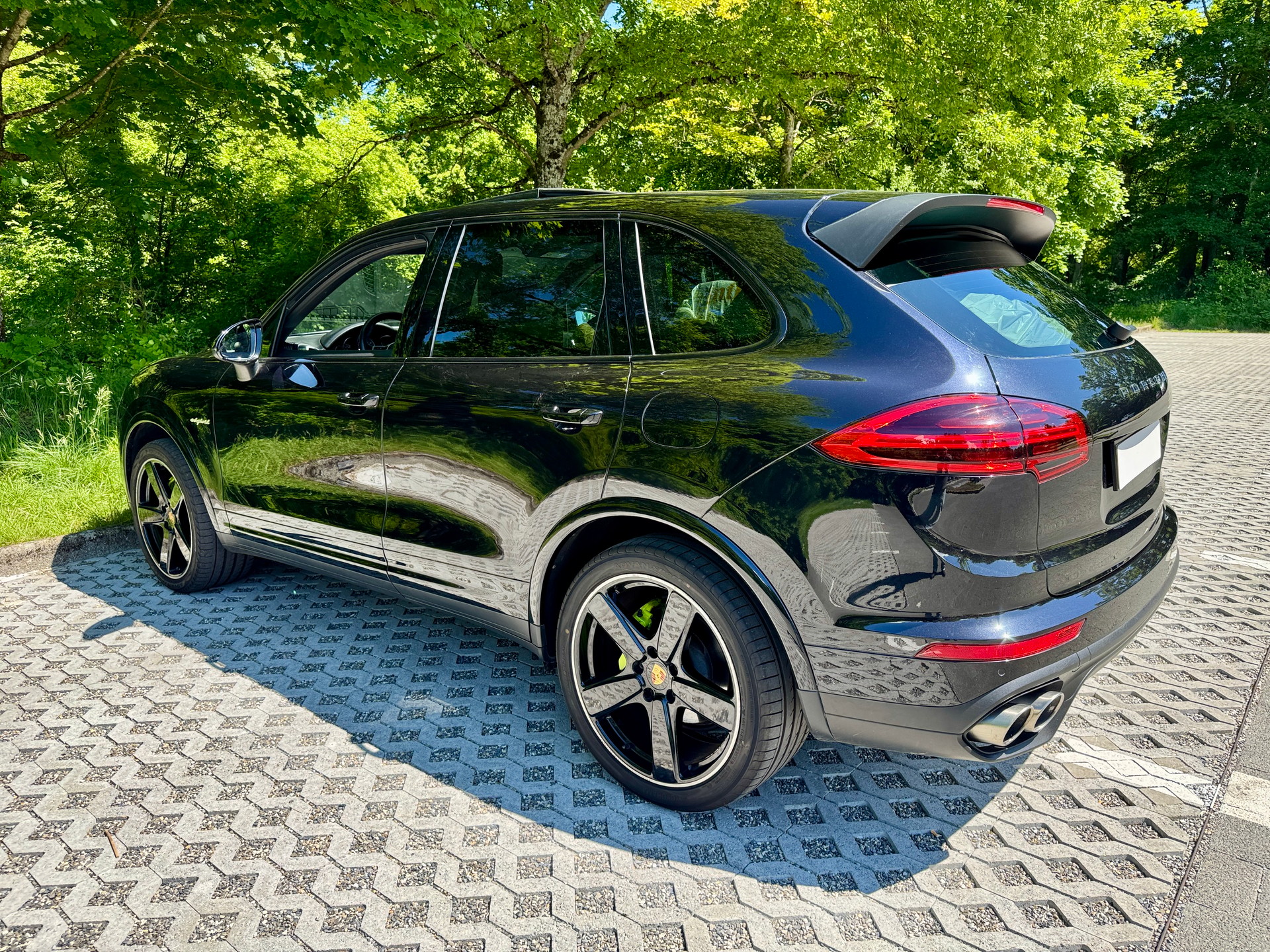 PORSCHE Cayenne S E-Hybrid-image-10