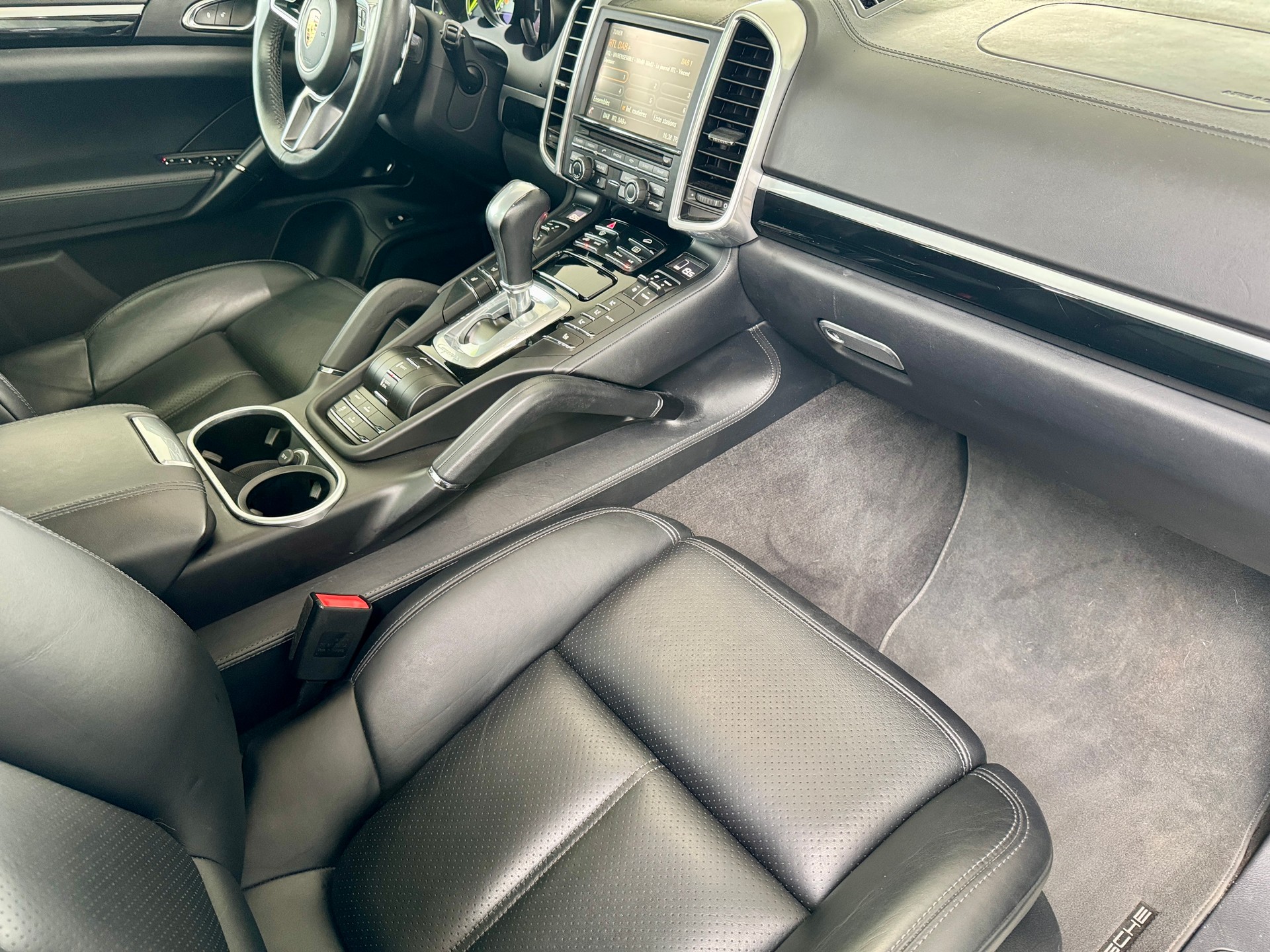PORSCHE Cayenne S E-Hybrid-image-7