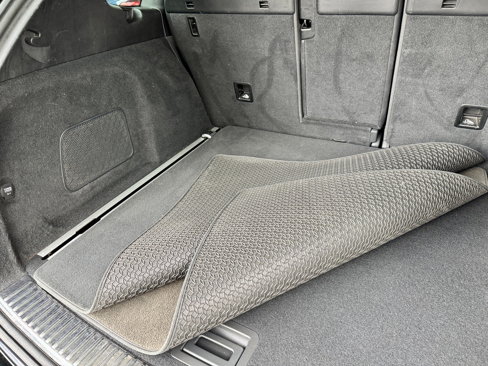 PORSCHE Cayenne S E-Hybrid-image-13