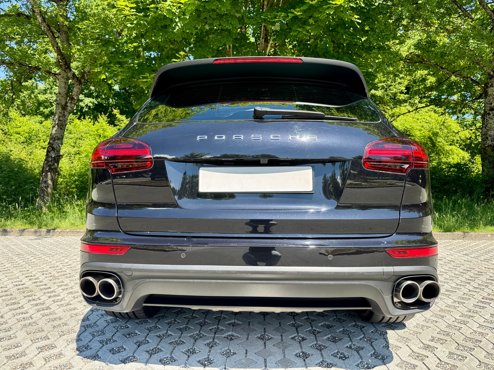 PORSCHE Cayenne S E-Hybrid-image-9