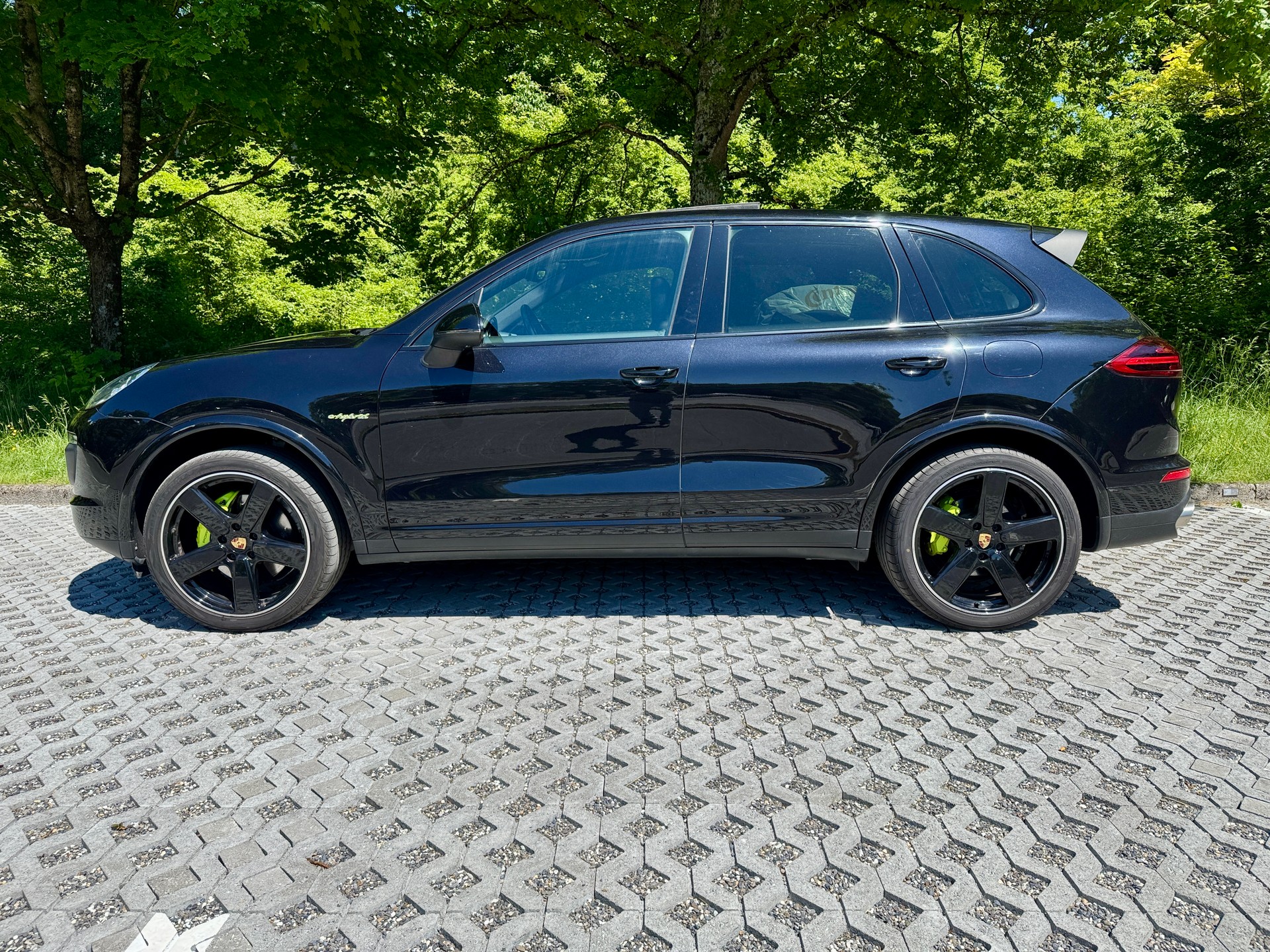 PORSCHE Cayenne S E-Hybrid-image-4