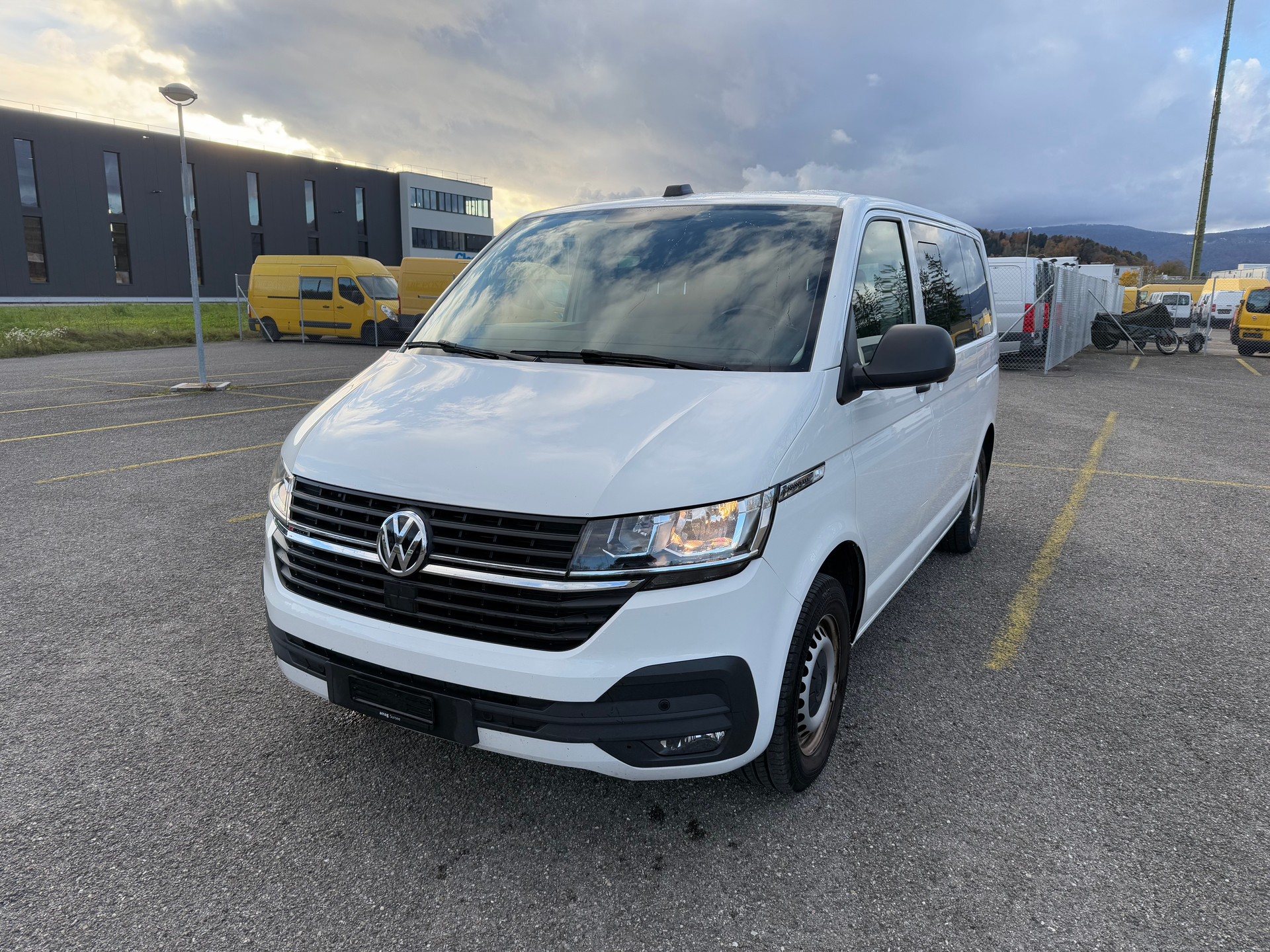 VW T6.1 Caravelle 2.0 TDI Trendline Liberty 4Motion DSG-image-0