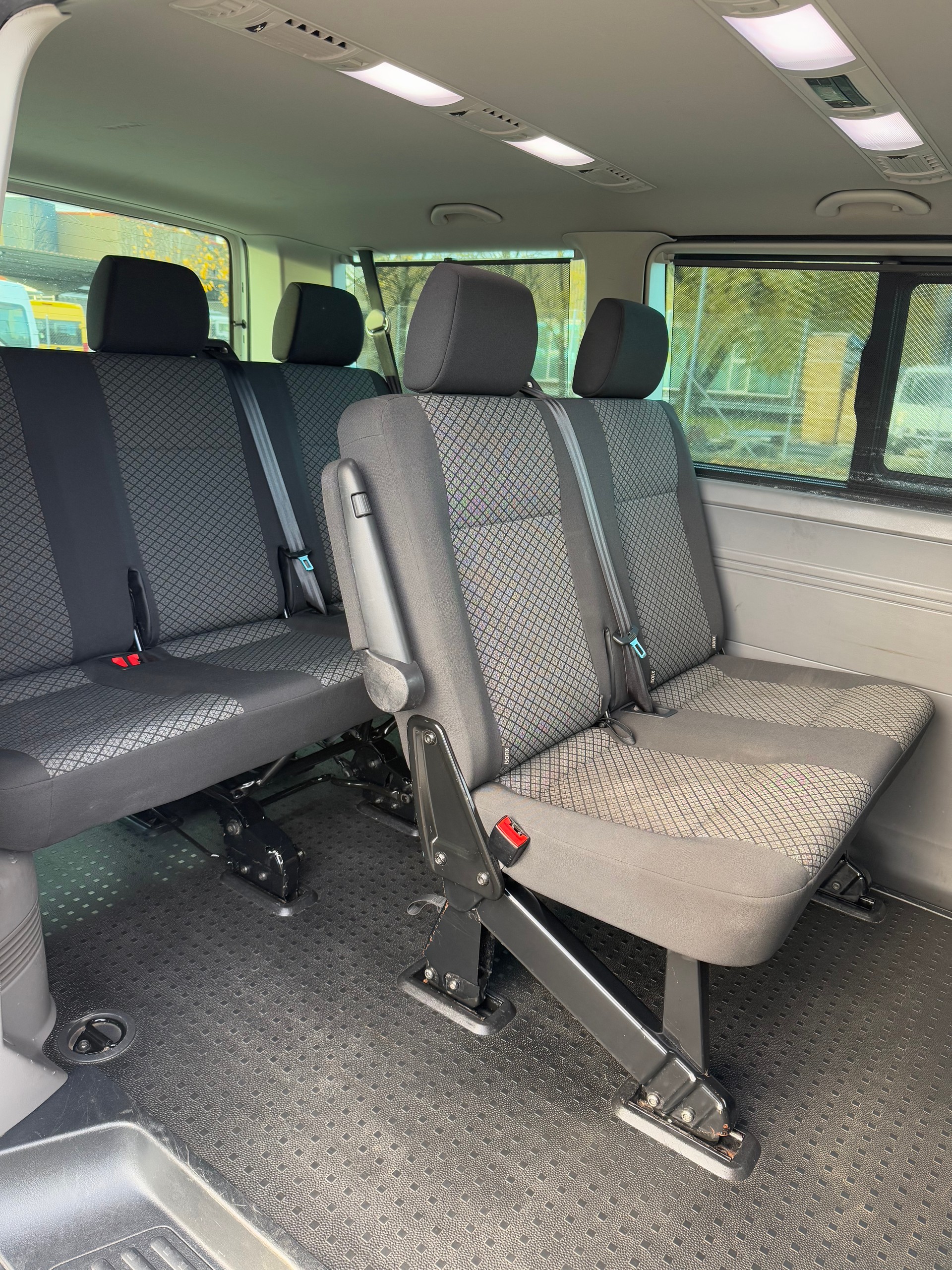 VW T6.1 Caravelle 2.0 TDI Trendline Liberty 4Motion DSG-image-11