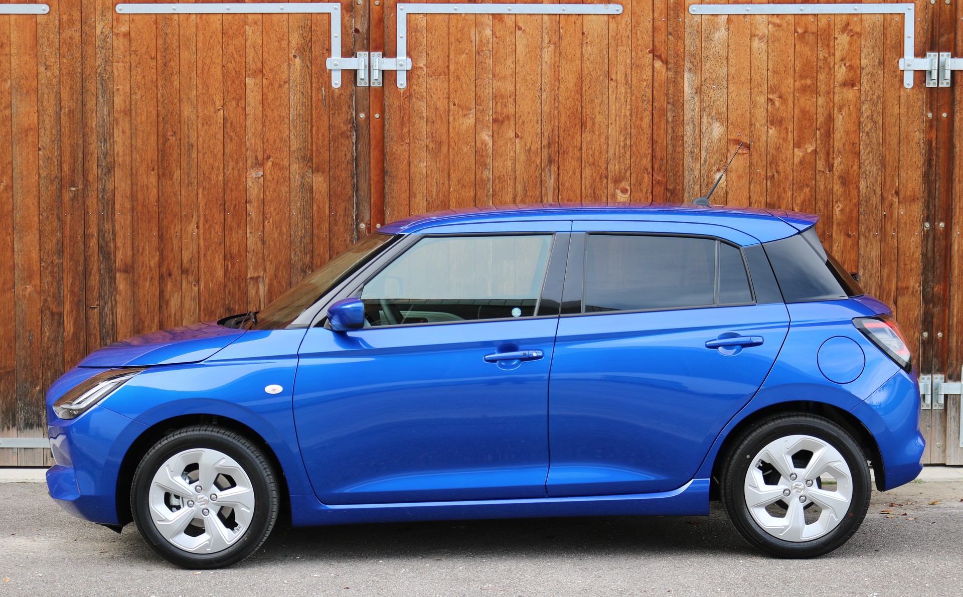 SUZUKI Swift 1.2 Compact+ Hybrid CVT-image-1