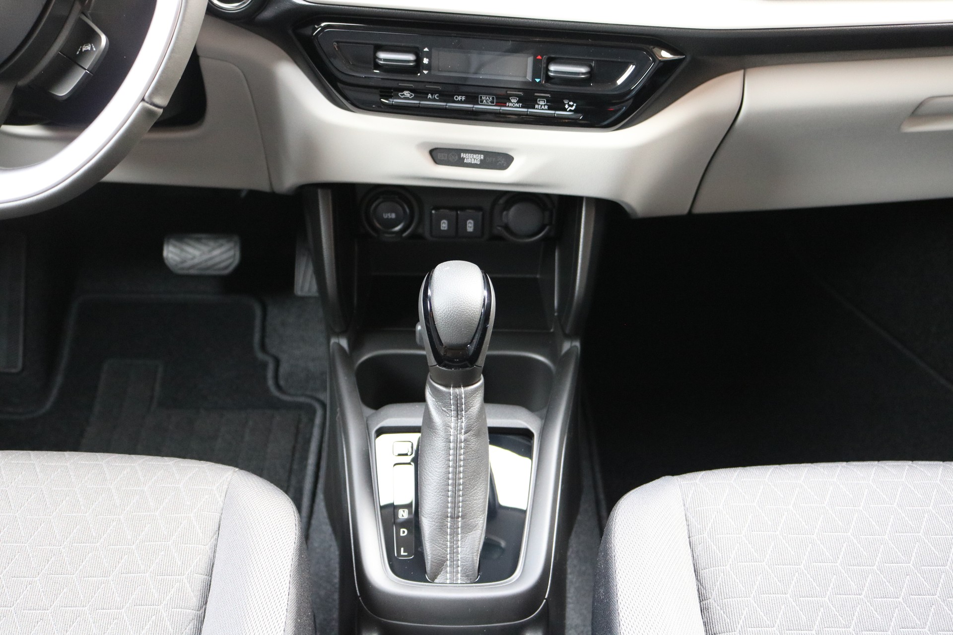 SUZUKI Swift 1.2 Compact+ Hybrid CVT-image-7