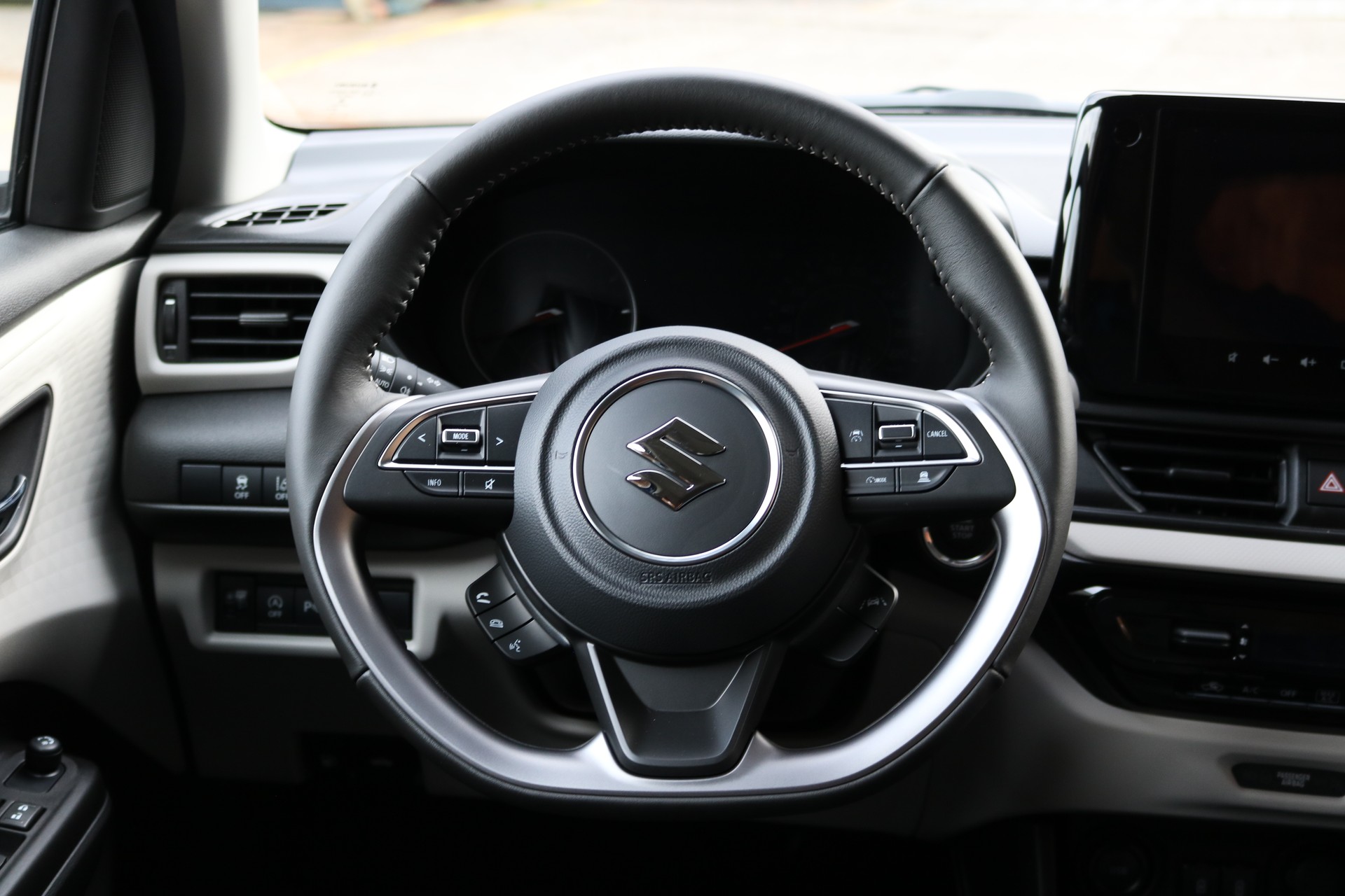 SUZUKI Swift 1.2 Compact+ Hybrid CVT-image-5