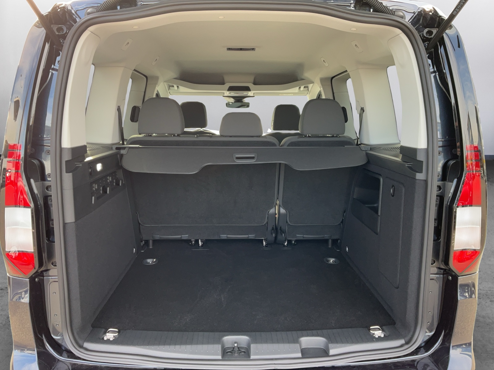 VW Caddy 1.5 TSI DSG-image-11