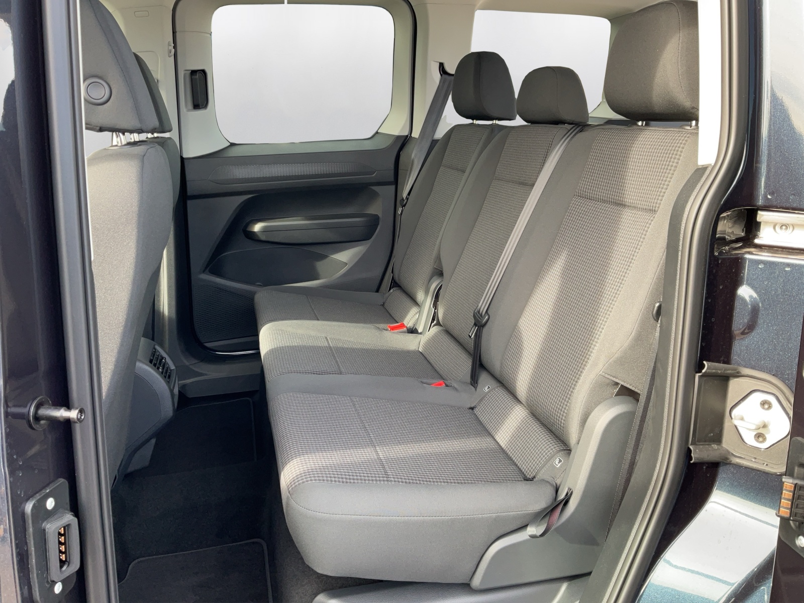 VW Caddy 1.5 TSI DSG-image-10