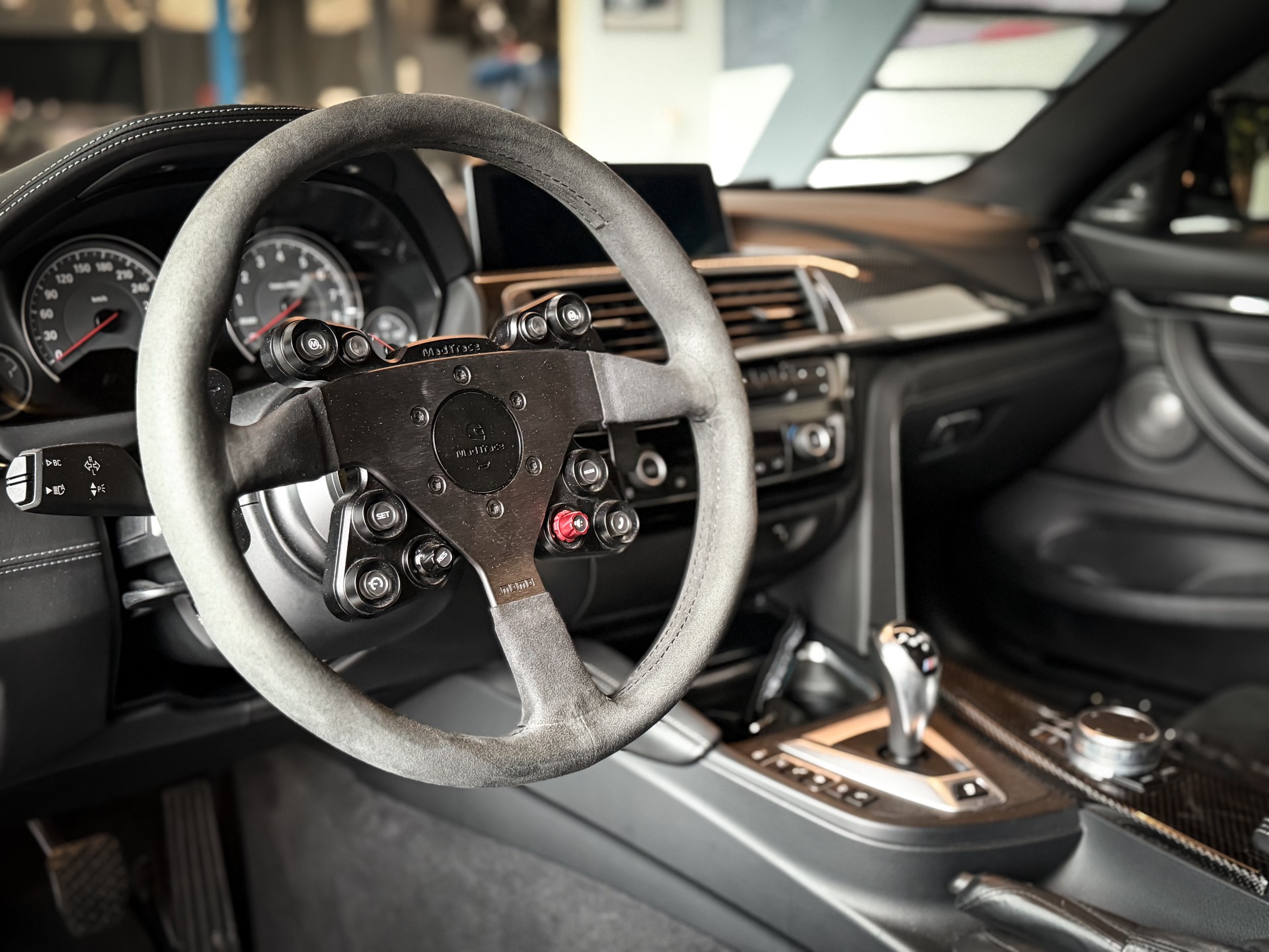 BMW M4 Coupé Competition DKG | FROZEN SILVER | TRACKTOOL-image-12