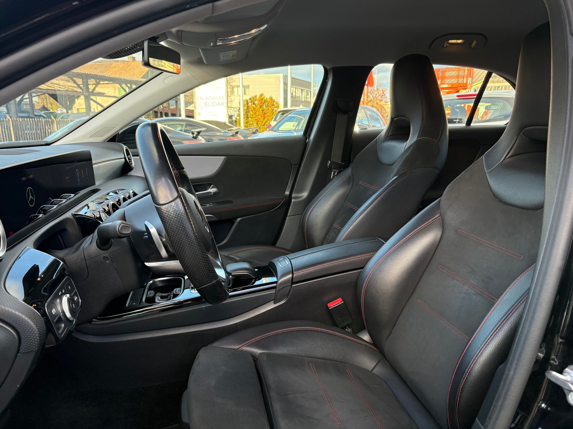 MERCEDES-BENZ A 220 AMG Line 7G-DCT-image-9