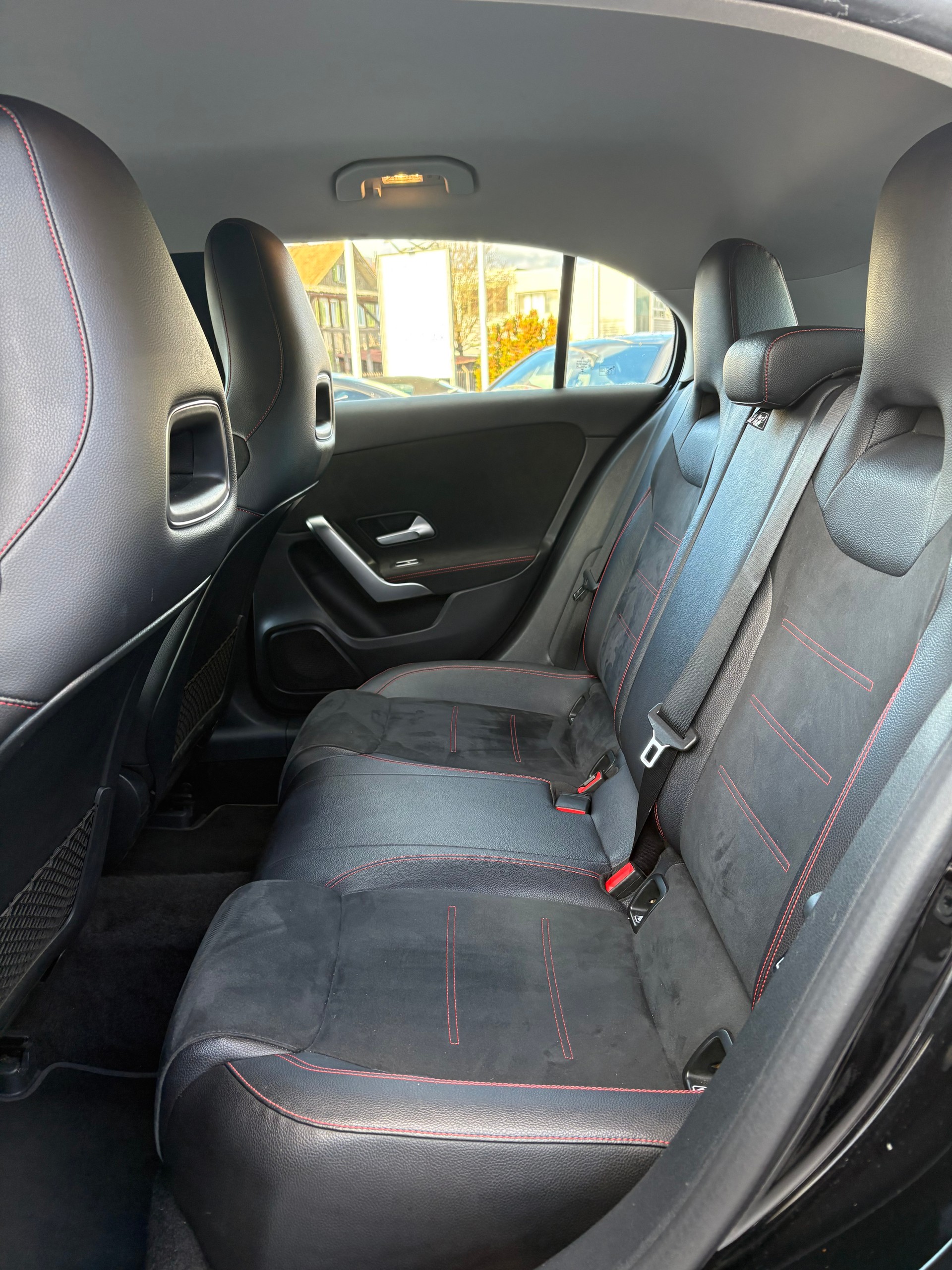MERCEDES-BENZ A 220 AMG Line 7G-DCT-image-10
