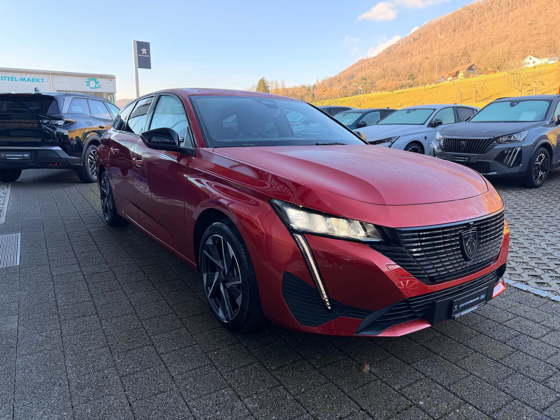PEUGEOT 308 SW 1.5 BlueHDi Allure 5 Jahre Werksgarantie-showroom-element-3