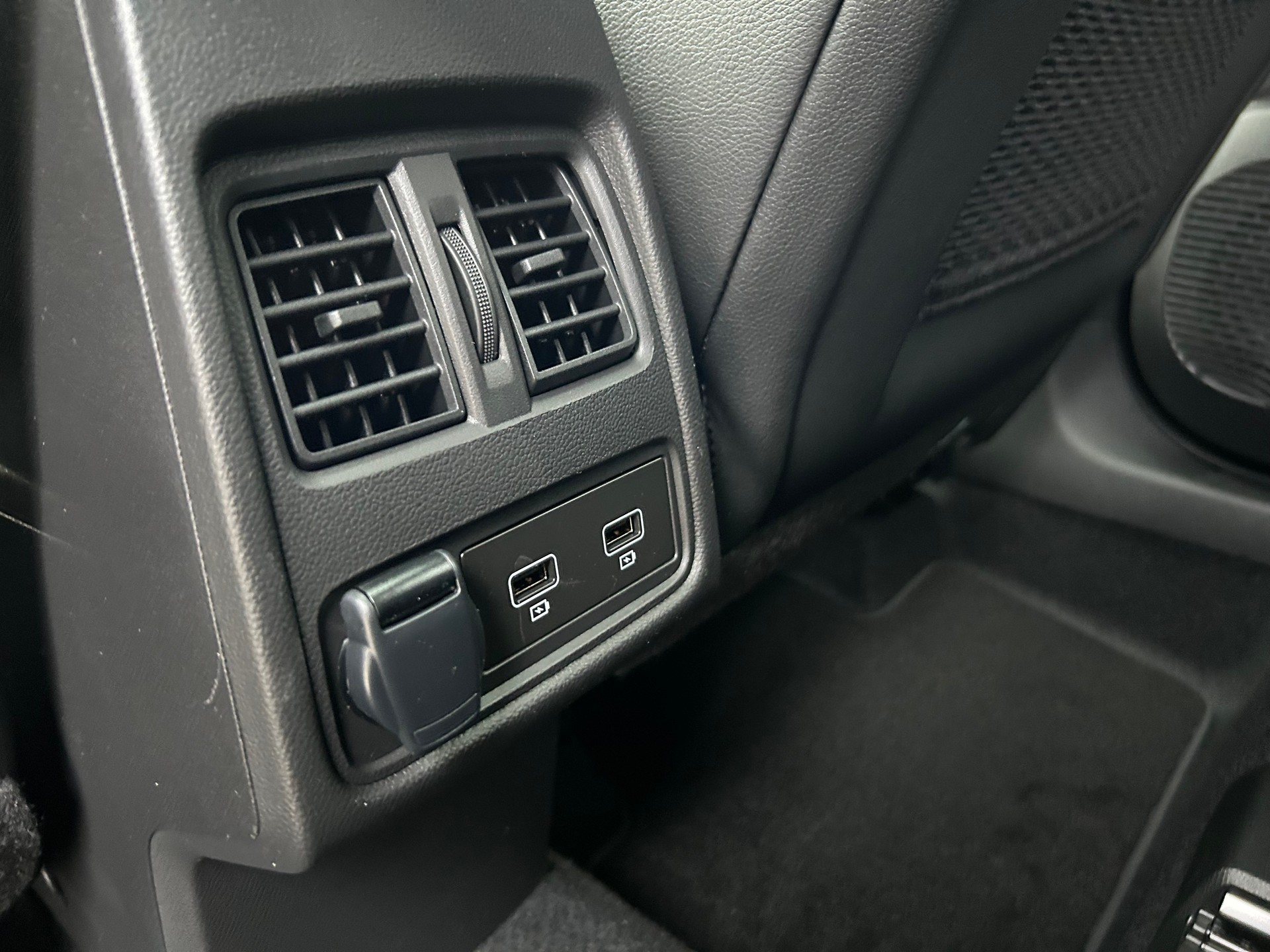 MITSUBISHI ASX 1.6 PHEV Instyle-image-6