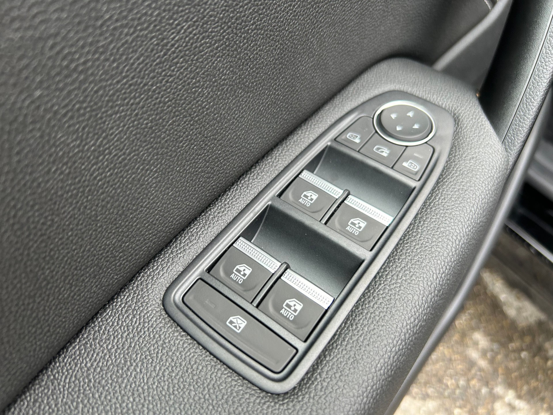 MITSUBISHI ASX 1.6 PHEV Instyle-image-8