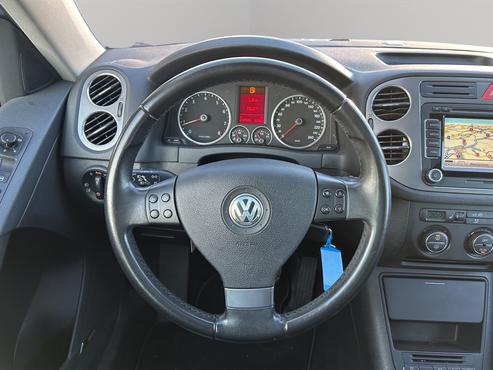 VW Tiguan 2.0 TSI Sport&Style-image-17