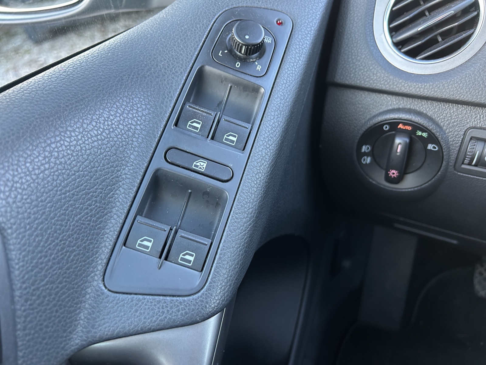 VW Tiguan 2.0 TSI Sport&Style-image-14