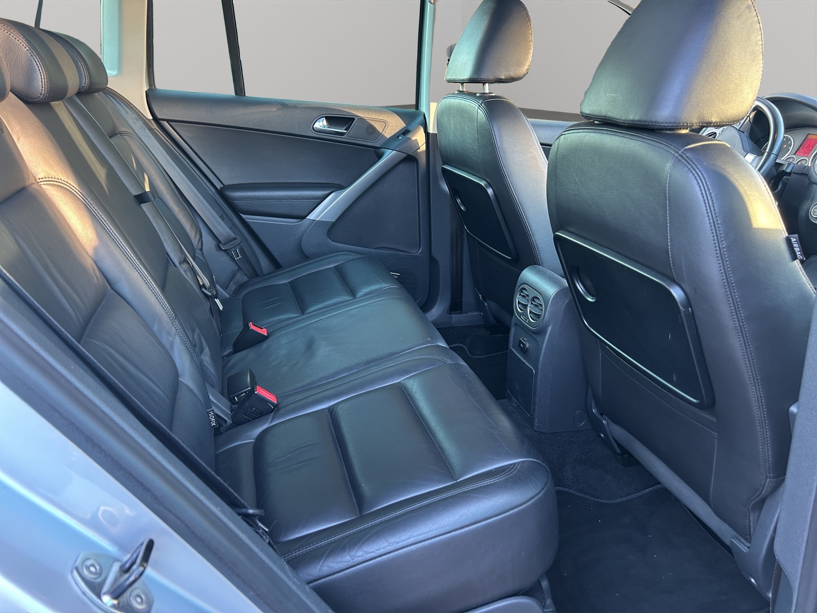 VW Tiguan 2.0 TSI Sport&Style-image-15