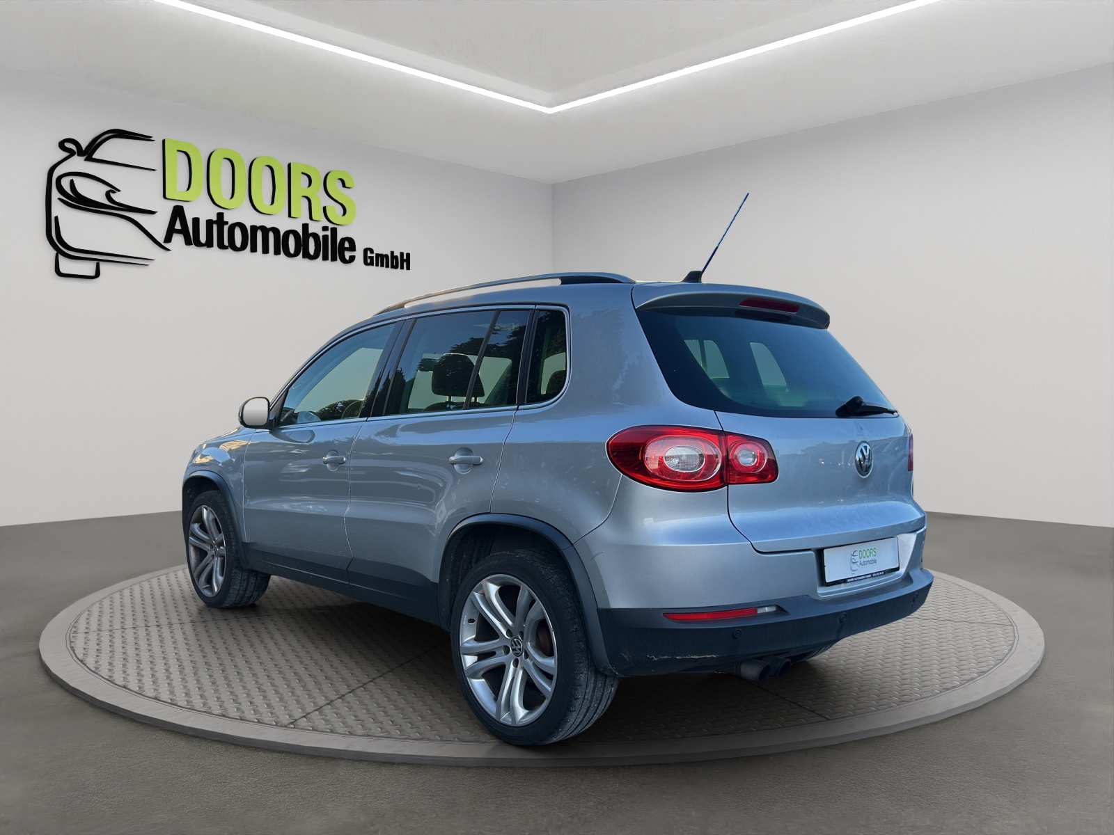 VW Tiguan 2.0 TSI Sport&Style-image-5