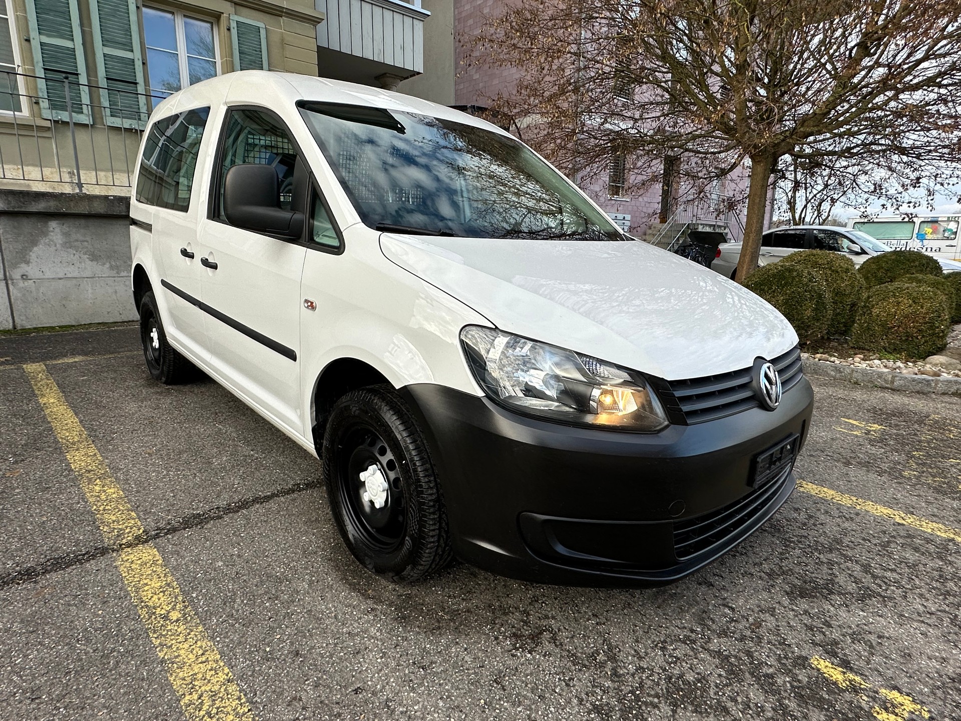 VW CADDY-image-8