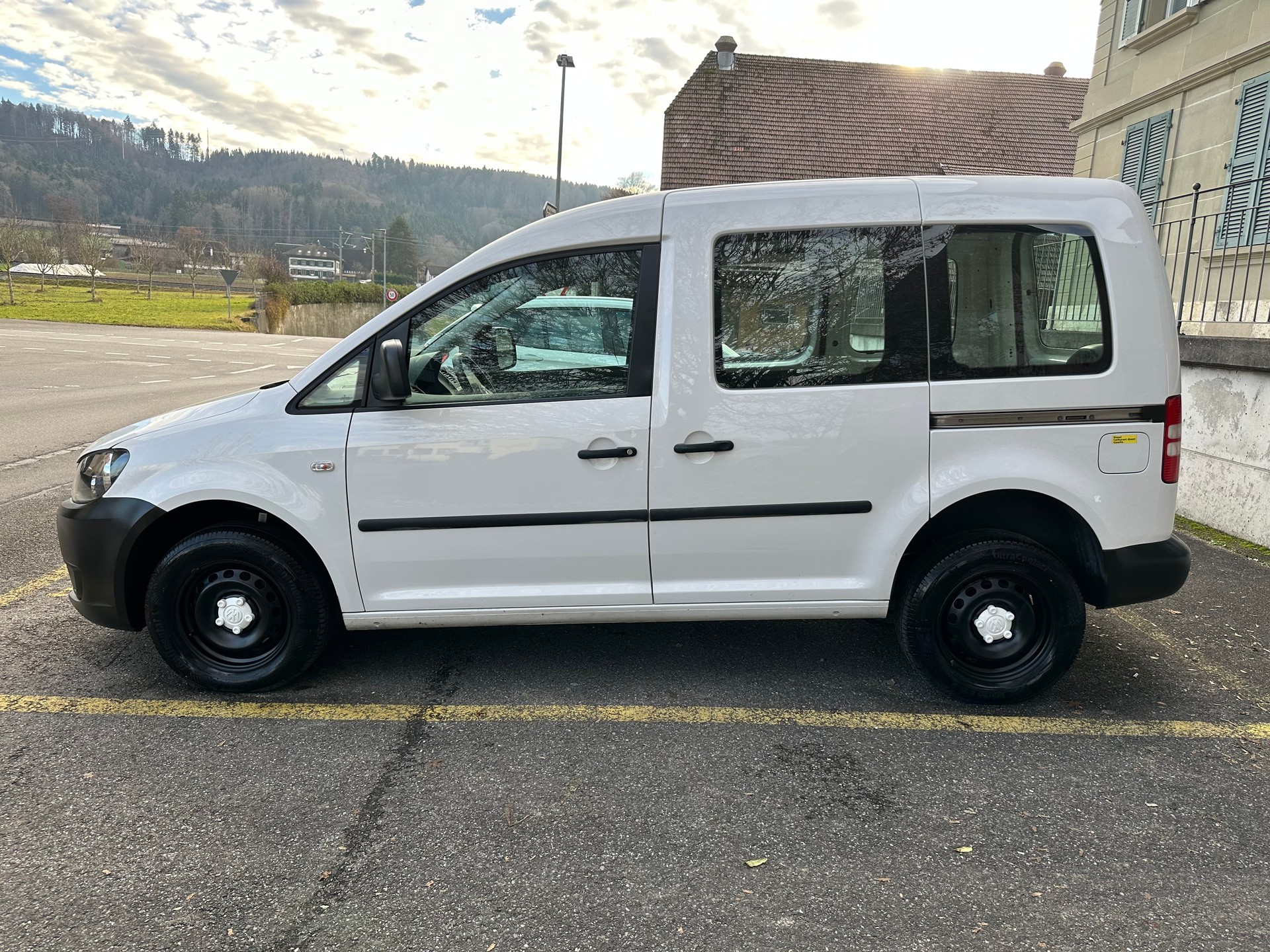 VW CADDY-image-1