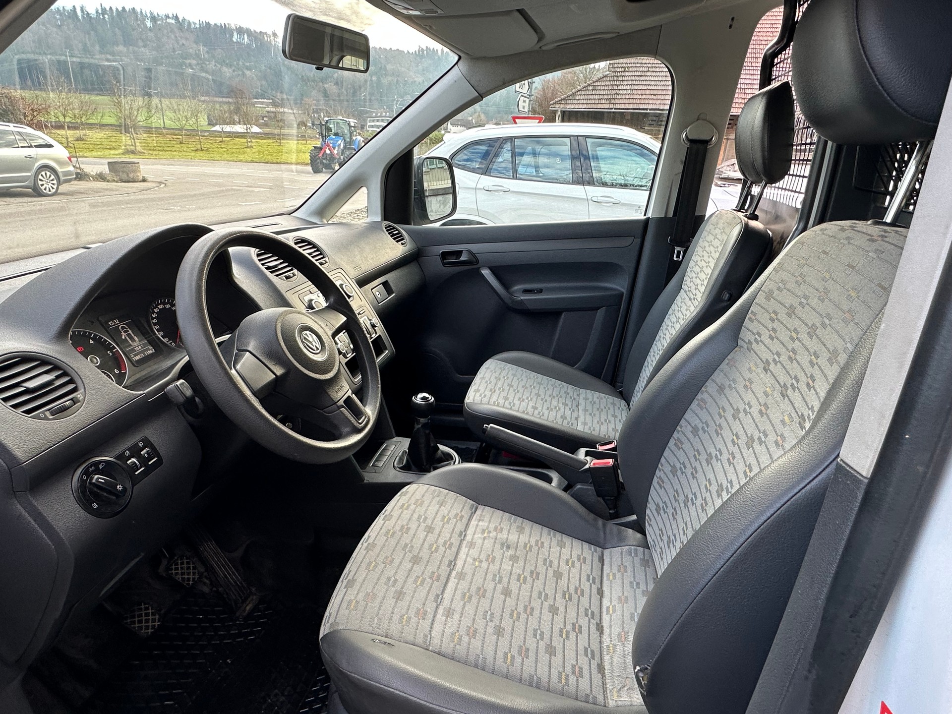VW CADDY-image-12