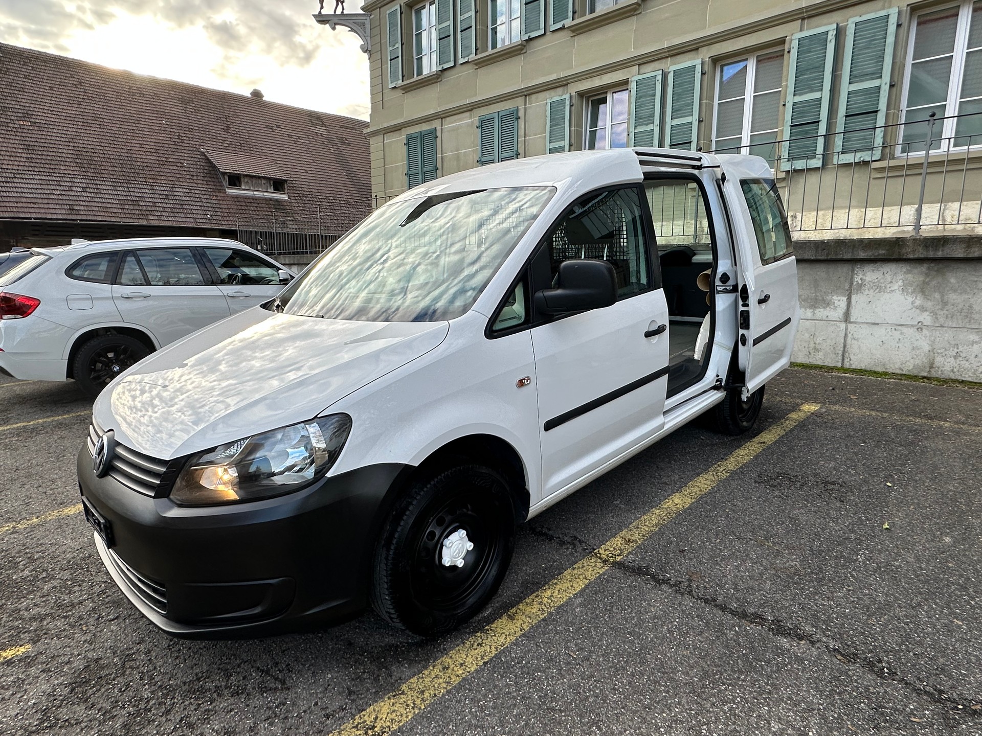 VW CADDY-image-13