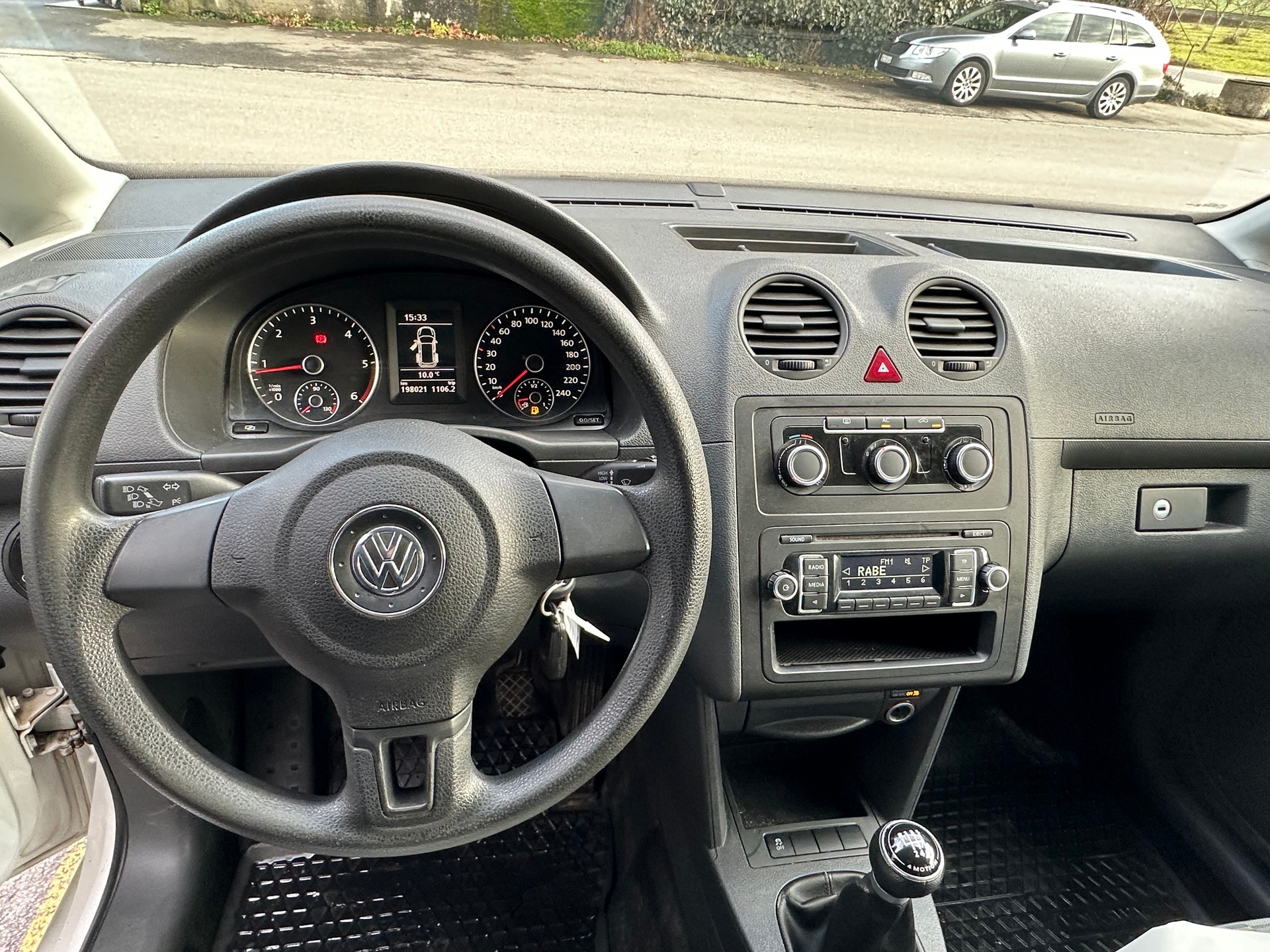 VW CADDY-image-14