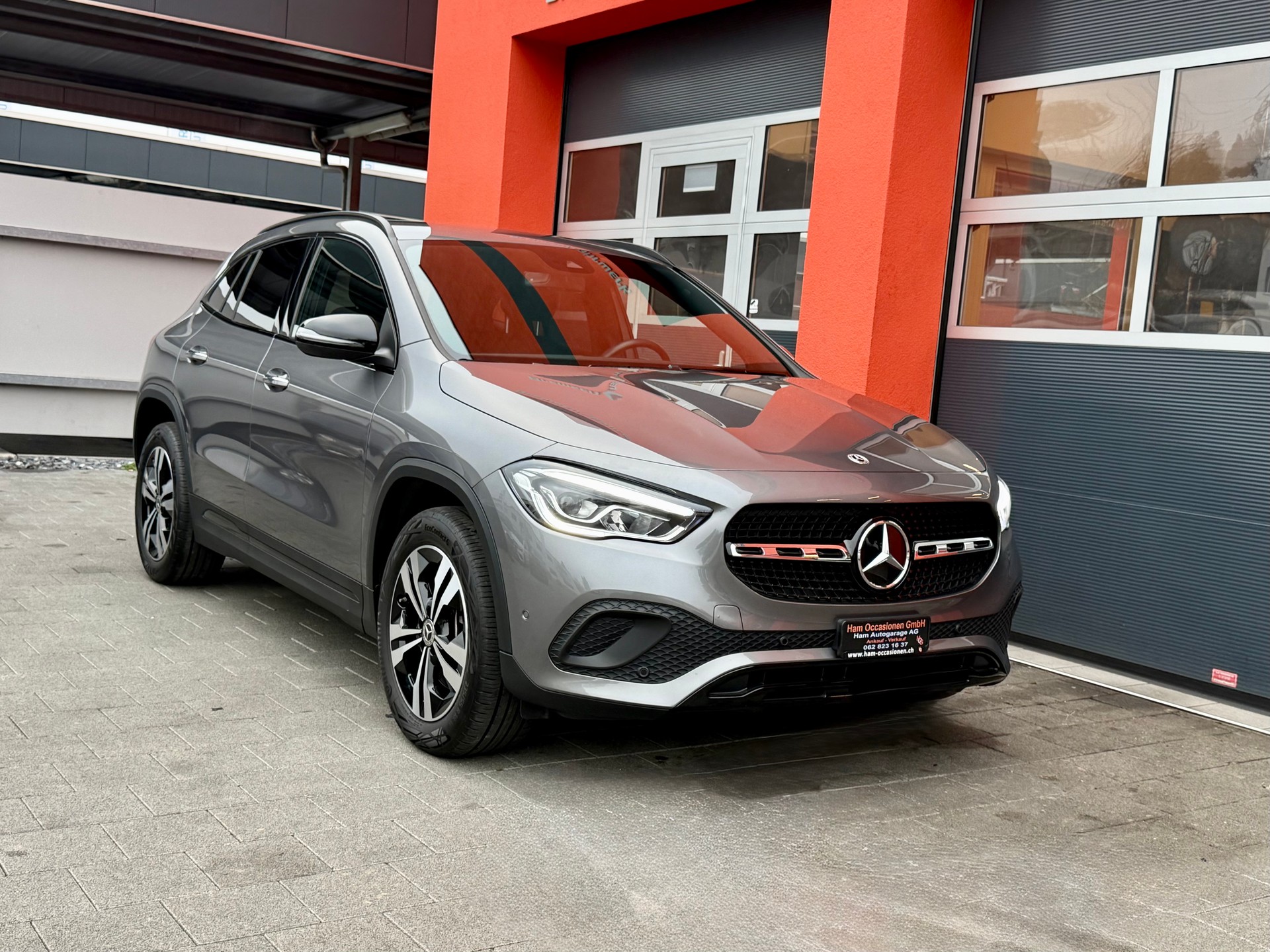 MERCEDES-BENZ GLA 220d 4Matic Progressive 8G-DCT-image-4