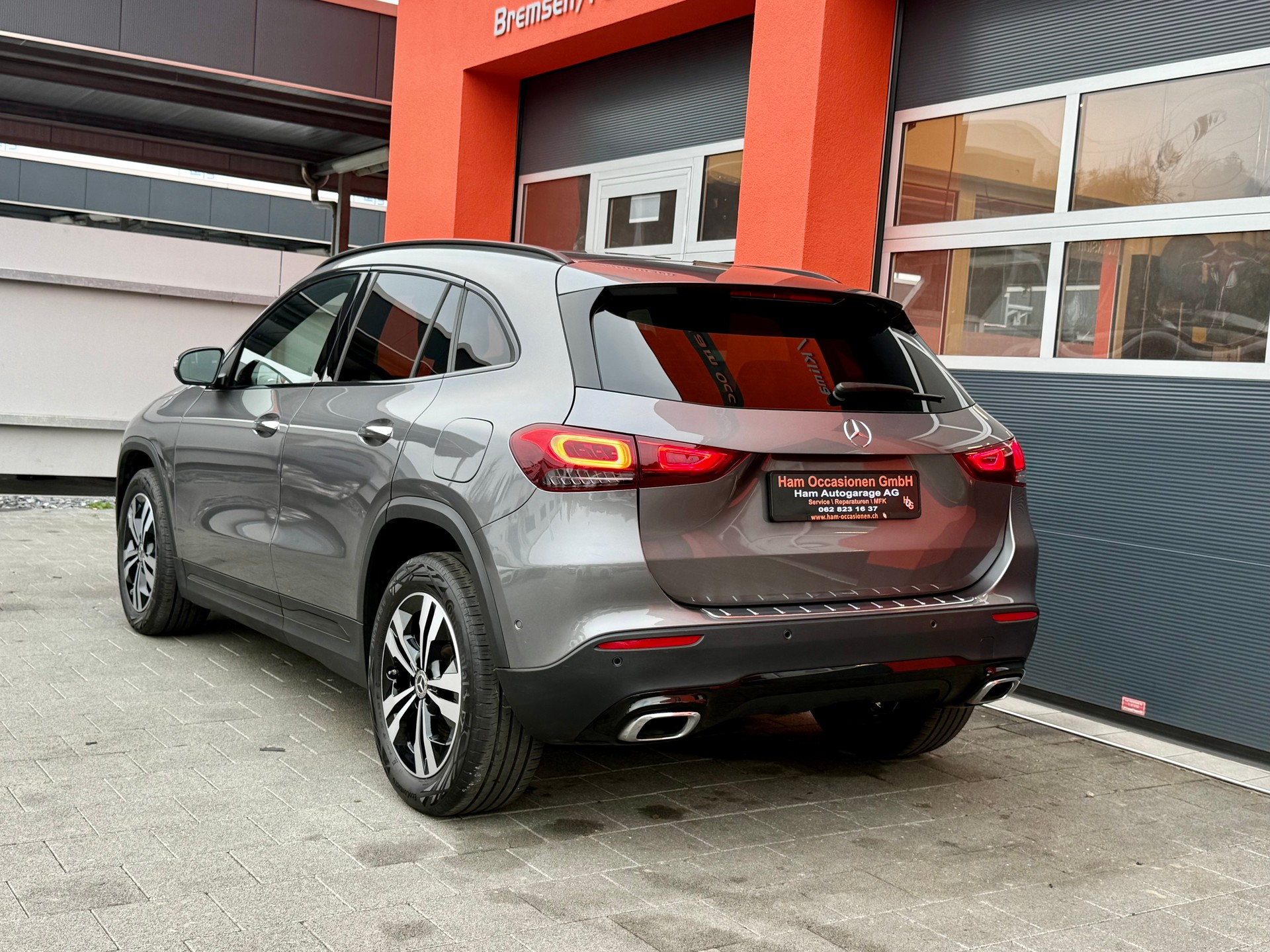 MERCEDES-BENZ GLA 220d 4Matic Progressive 8G-DCT-image-2