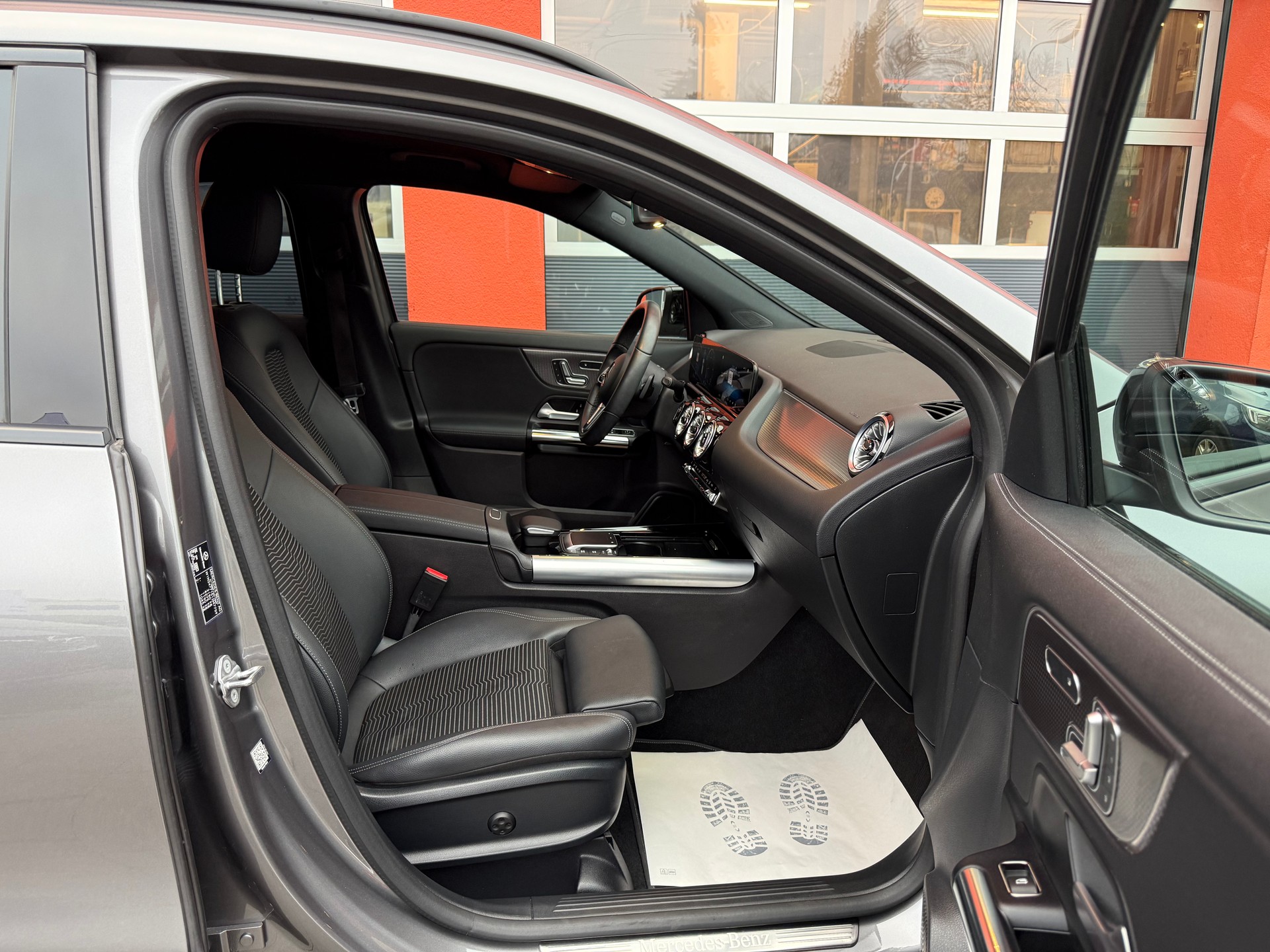 MERCEDES-BENZ GLA 220d 4Matic Progressive 8G-DCT-image-11