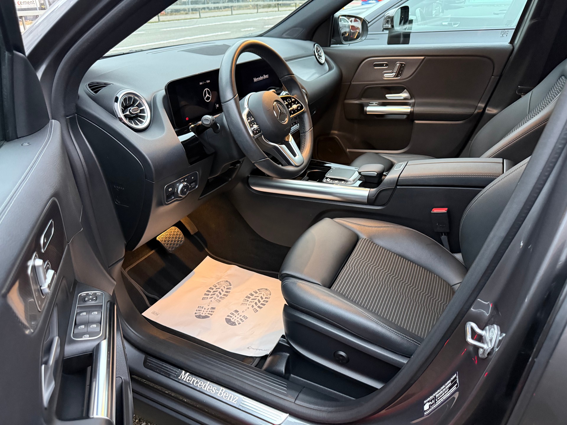MERCEDES-BENZ GLA 220d 4Matic Progressive 8G-DCT-image-10