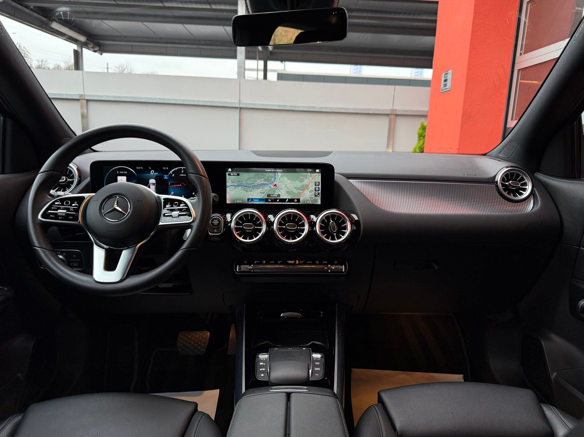 MERCEDES-BENZ GLA 220d 4Matic Progressive 8G-DCT-image-5