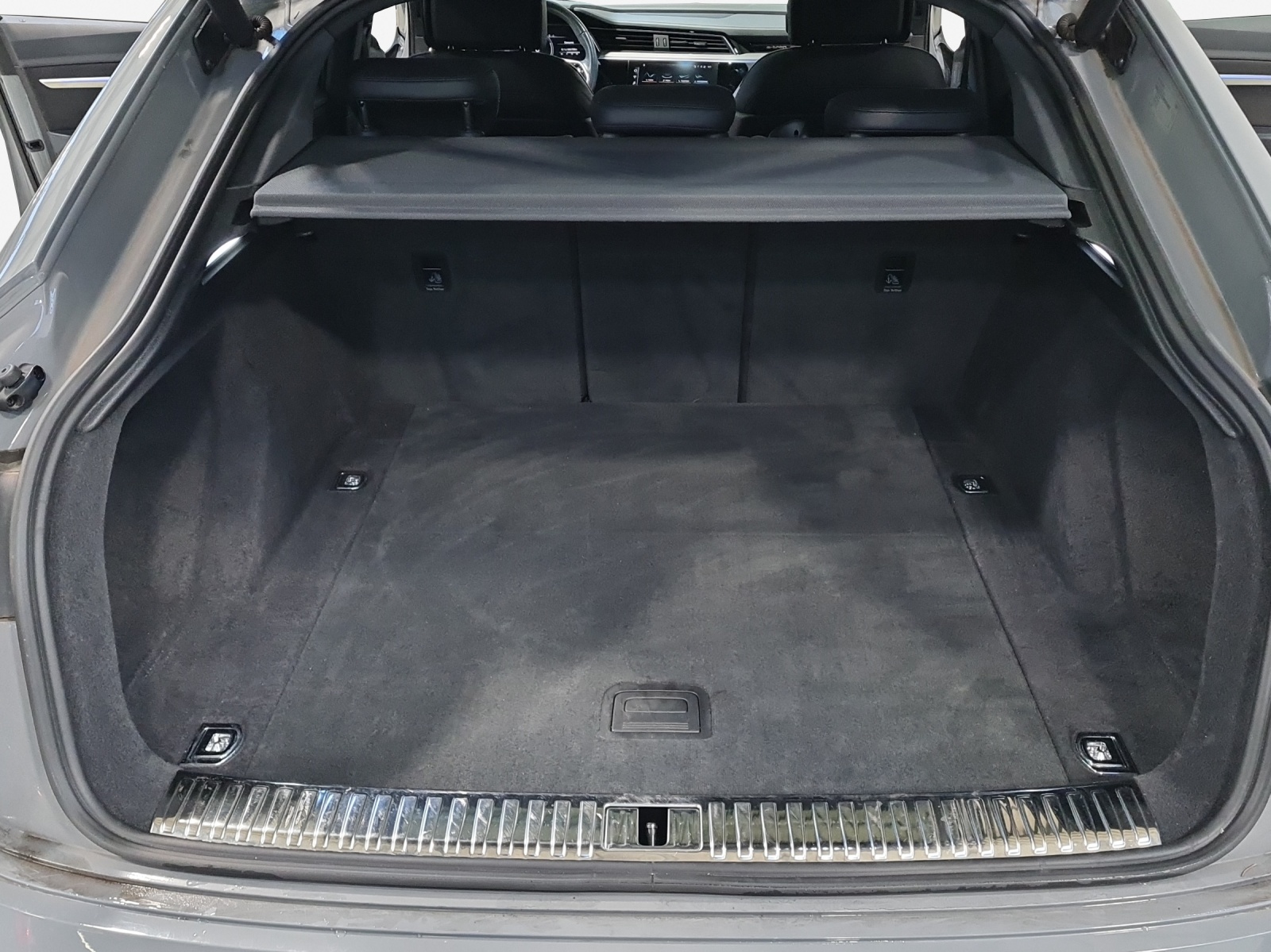 AUDI e-tron 55 Sportback S Line quattro-image-13