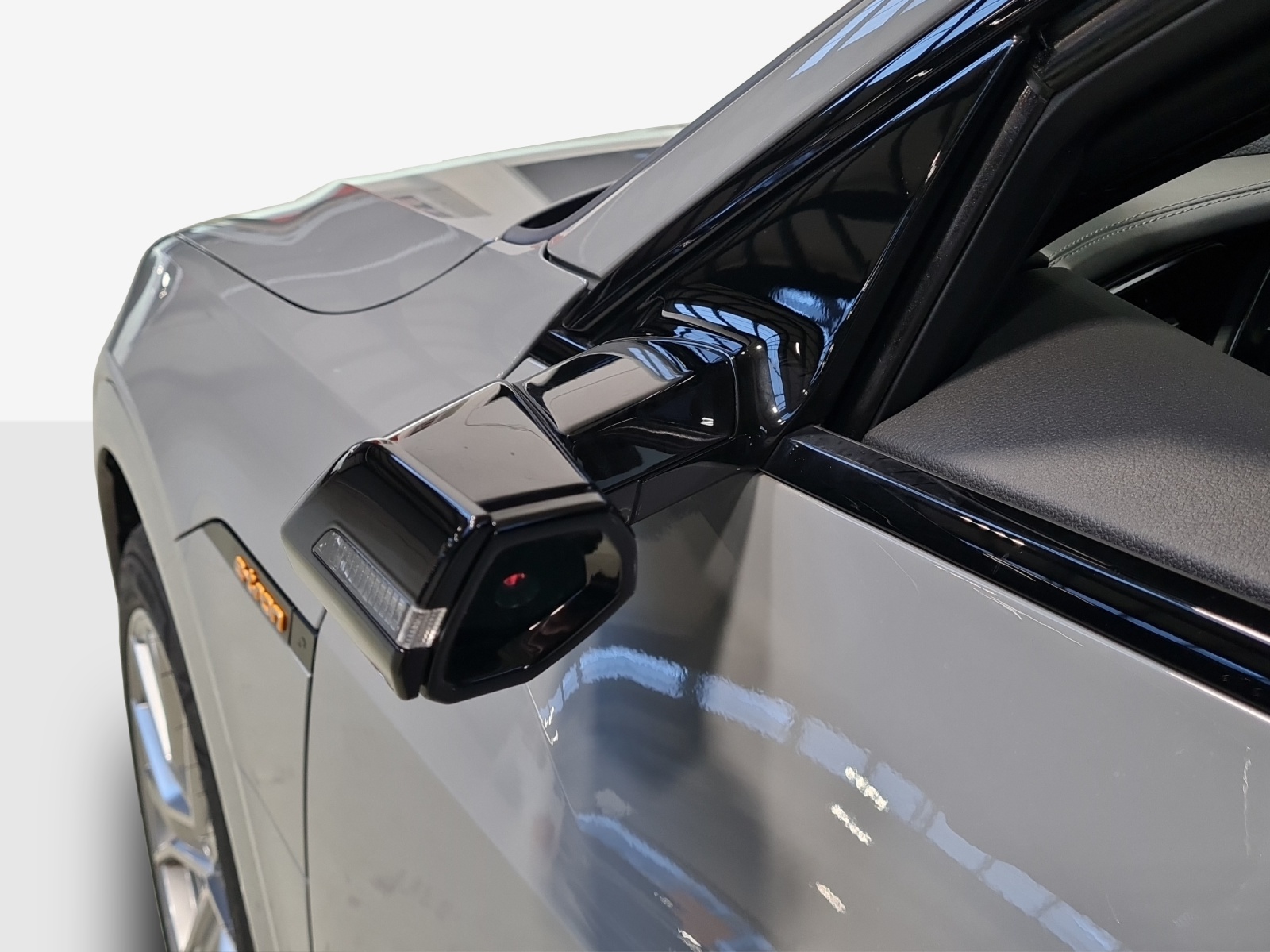 AUDI e-tron 55 Sportback S Line quattro-image-16